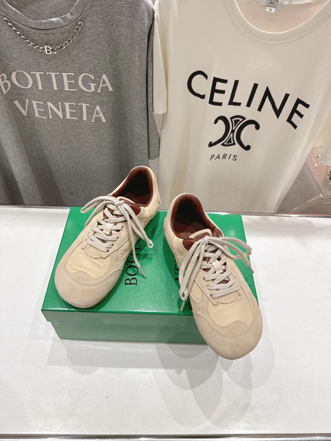 高版本出厂  男码+20
  Bottega Veneta/BV2025ss最新IVULCAN系列情侣款