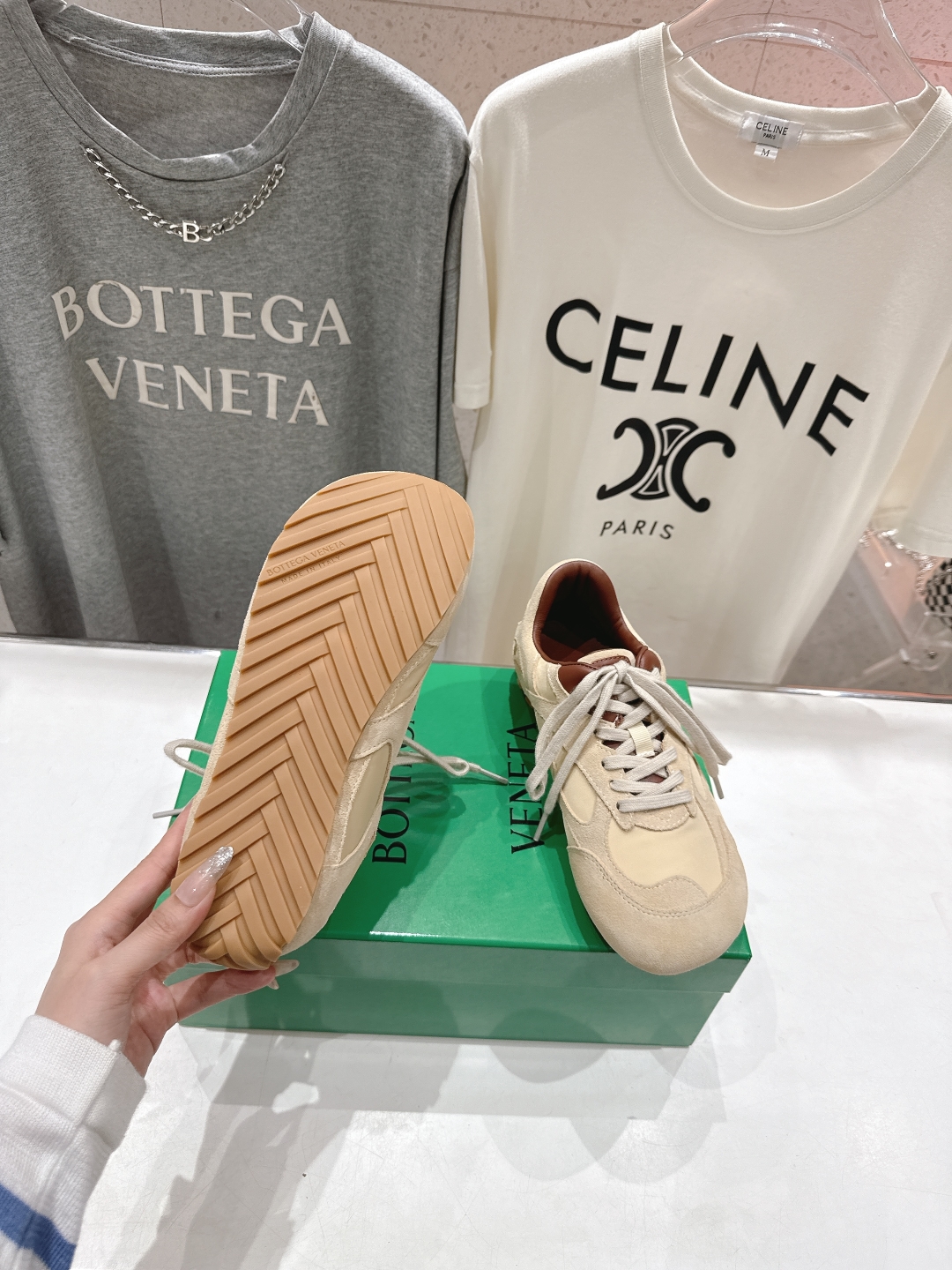 高版本出厂  男码+20
  Bottega Veneta/BV2025ss最新IVULCAN系列情侣款