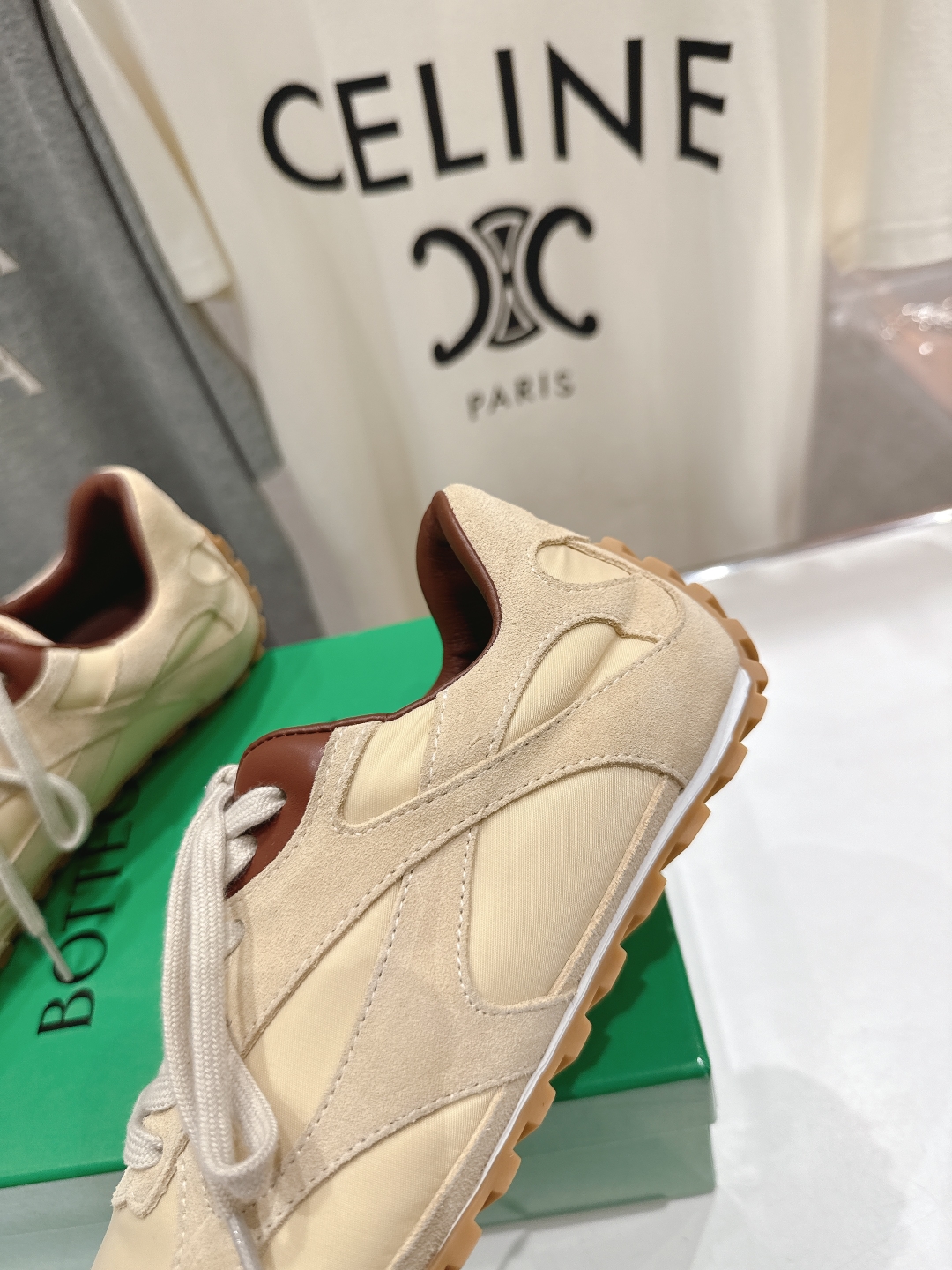 高版本出厂  男码+20
  Bottega Veneta/BV2025ss最新IVULCAN系列情侣款