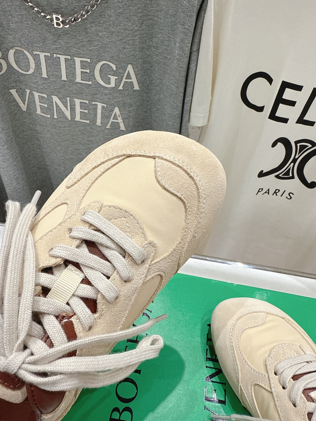 高版本出厂  男码+20
  Bottega Veneta/BV2025ss最新IVULCAN系列情侣款