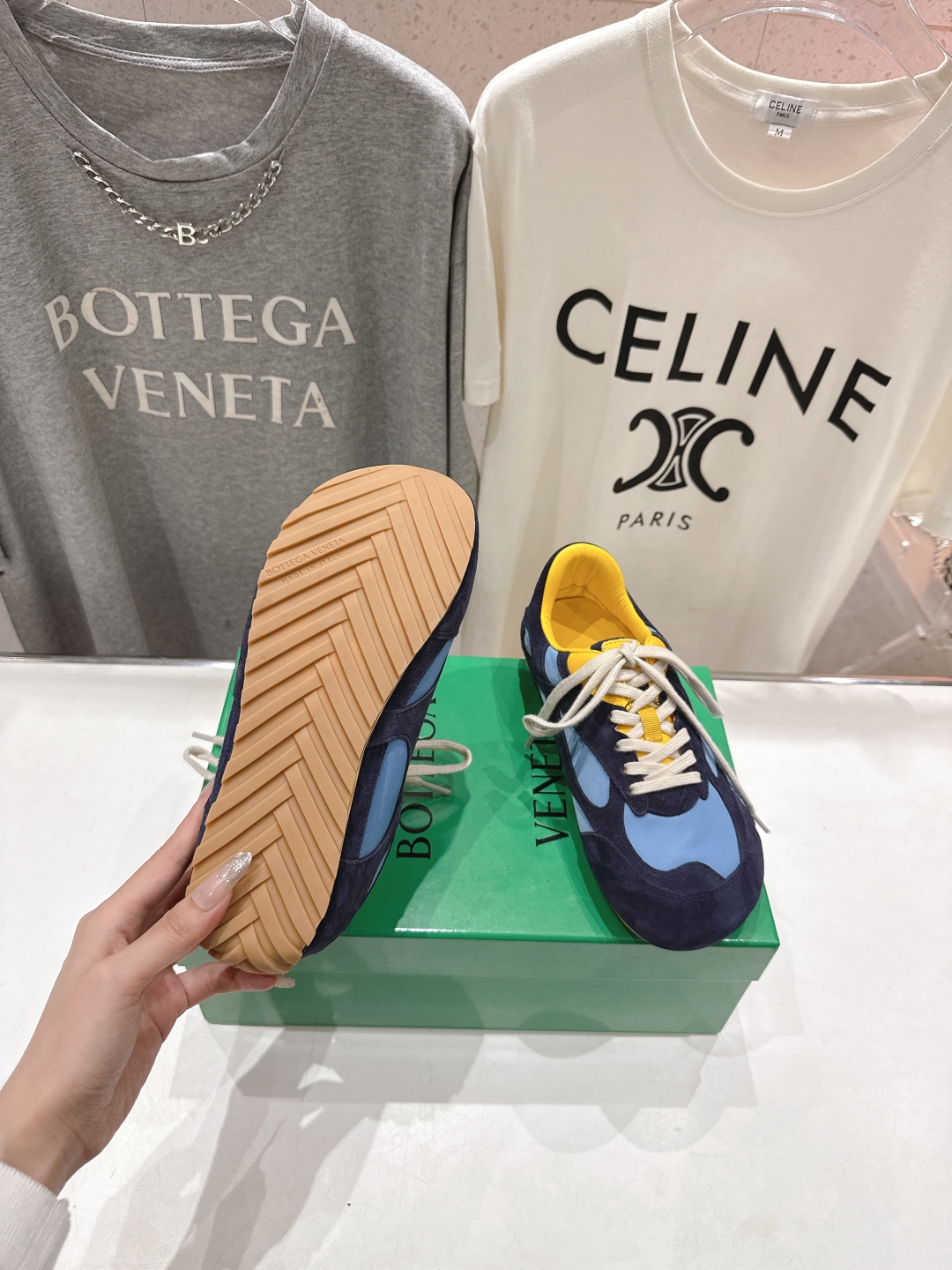 高版本出厂  男码+20
  Bottega Veneta/BV2025ss最新IVULCAN系列情侣款