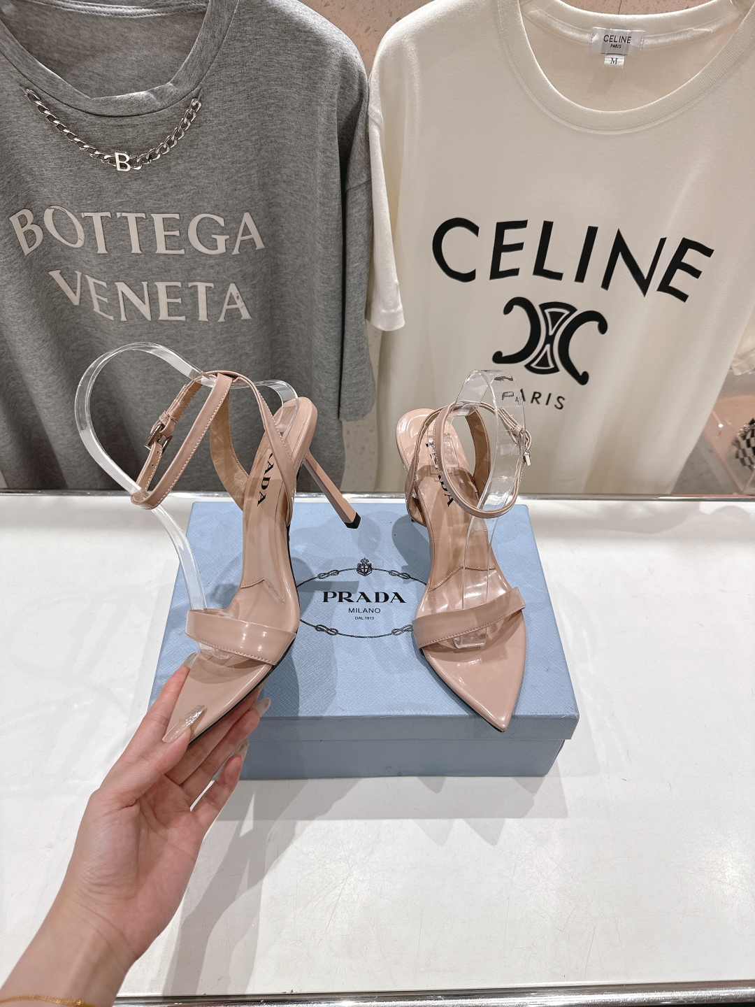 高版本出厂
 PRADA* 普拉达P家25ss春夏新品玛丽珍尖头高跟凉鞋
原版购入11开发，细节完美，上
