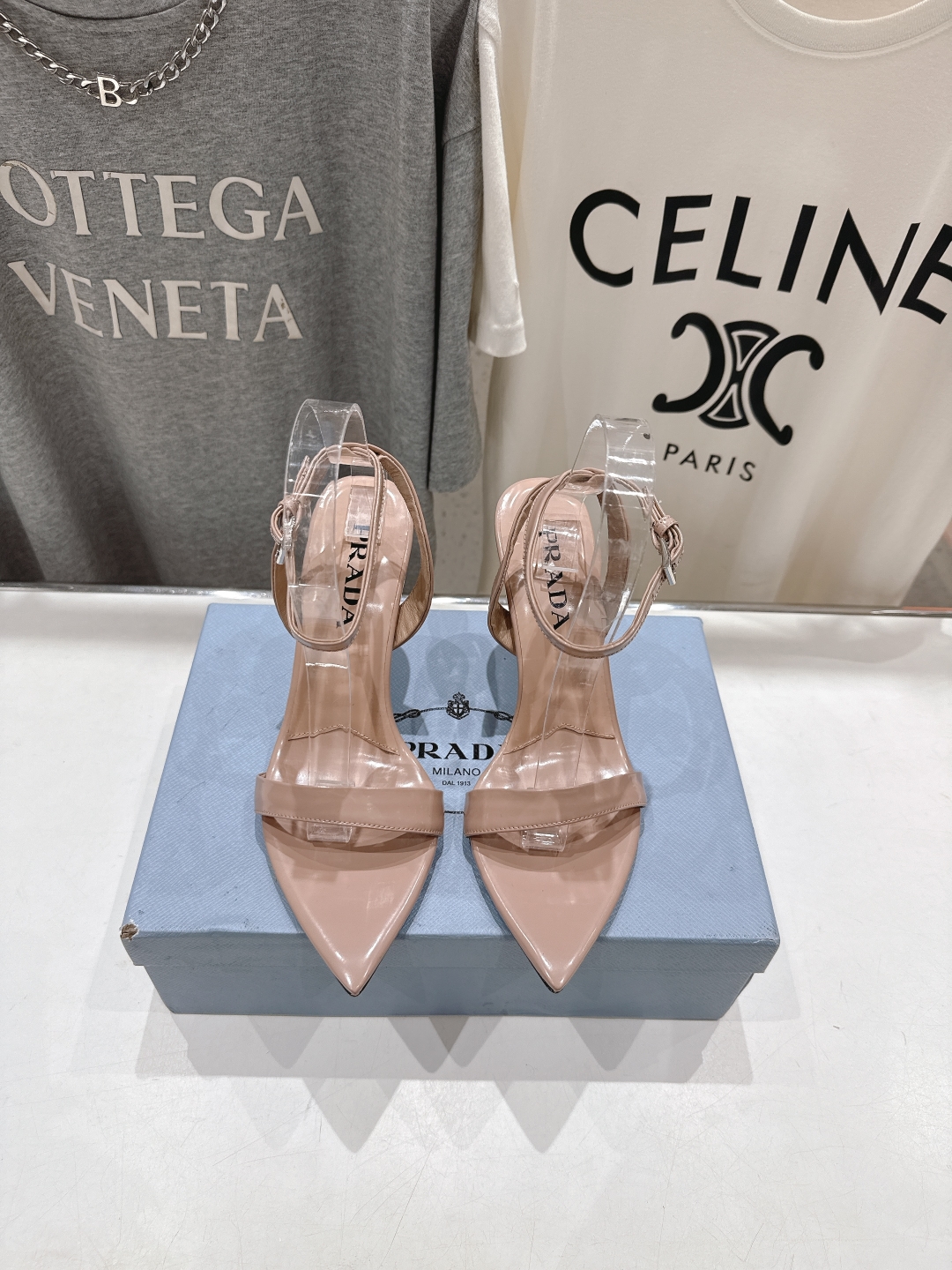 高版本出厂
 PRADA* 普拉达P家25ss春夏新品玛丽珍尖头高跟凉鞋
原版购入11开发，细节完美，上
