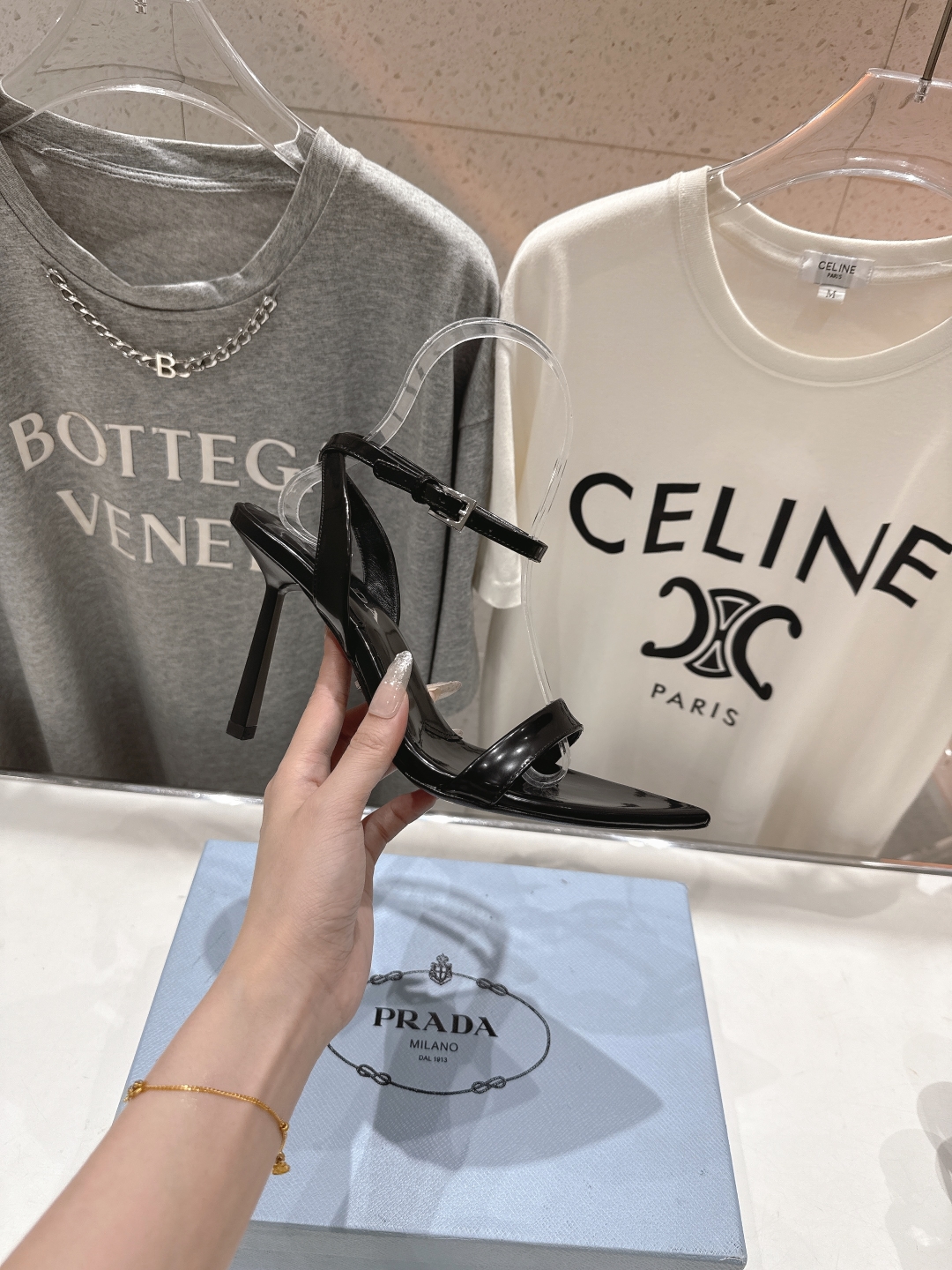 高版本出厂
 PRADA* 普拉达P家25ss春夏新品玛丽珍尖头高跟凉鞋
原版购入11开发，细节完美，上