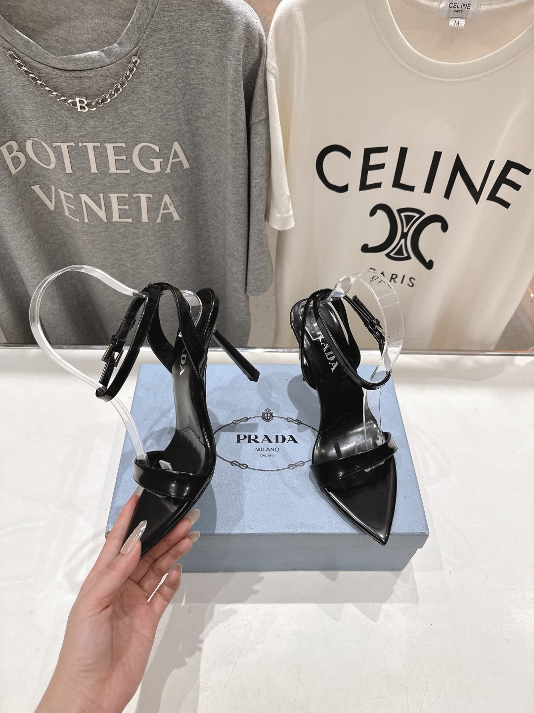高版本出厂
 PRADA* 普拉达P家25ss春夏新品玛丽珍尖头高跟凉鞋
原版购入11开发，细节完美，上