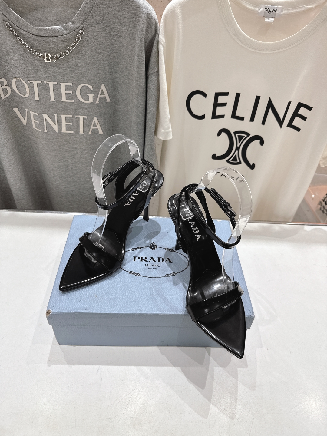 高版本出厂
 PRADA* 普拉达P家25ss春夏新品玛丽珍尖头高跟凉鞋
原版购入11开发，细节完美，上
