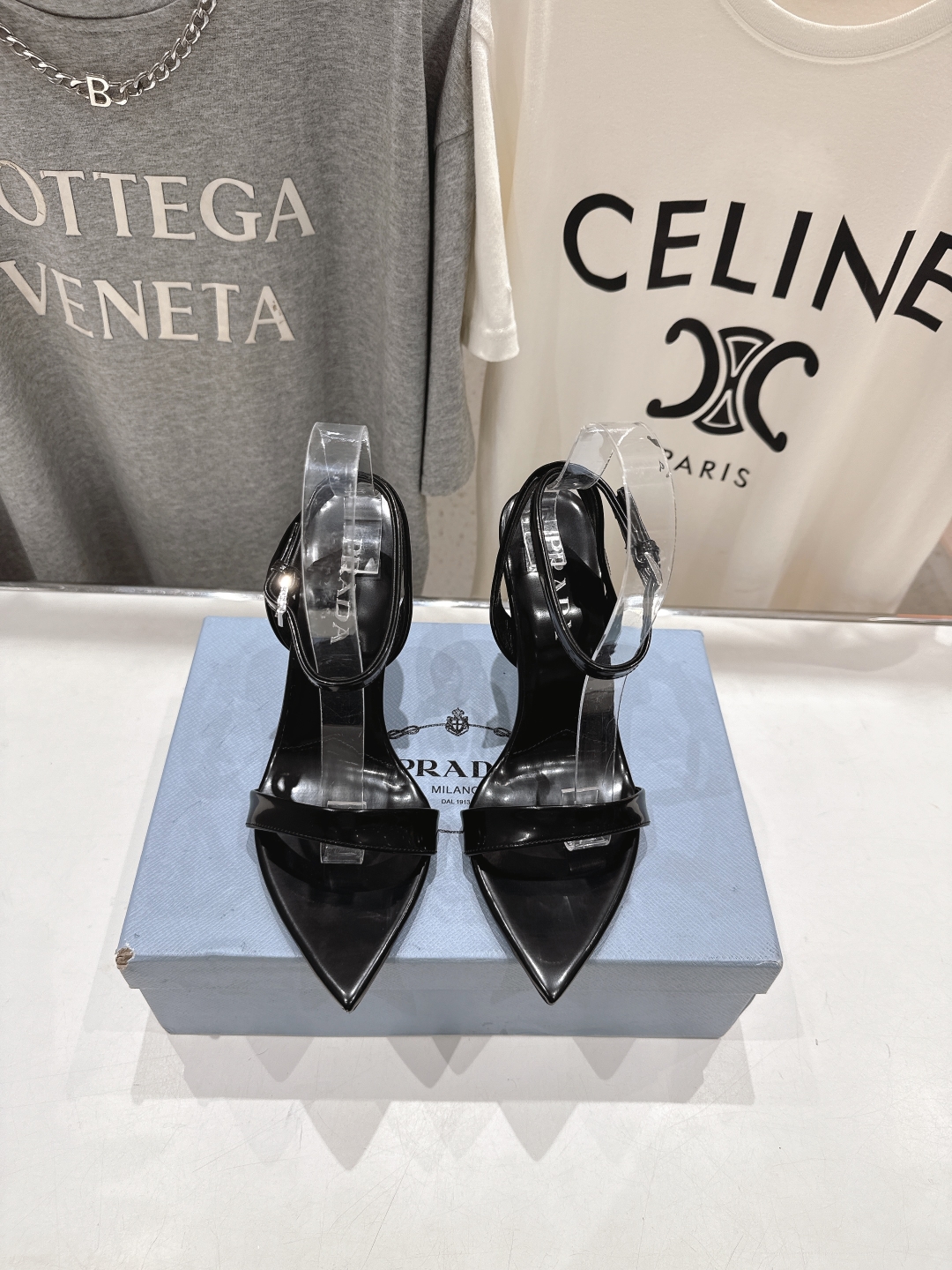 高版本出厂
 PRADA* 普拉达P家25ss春夏新品玛丽珍尖头高跟凉鞋
原版购入11开发，细节完美，上