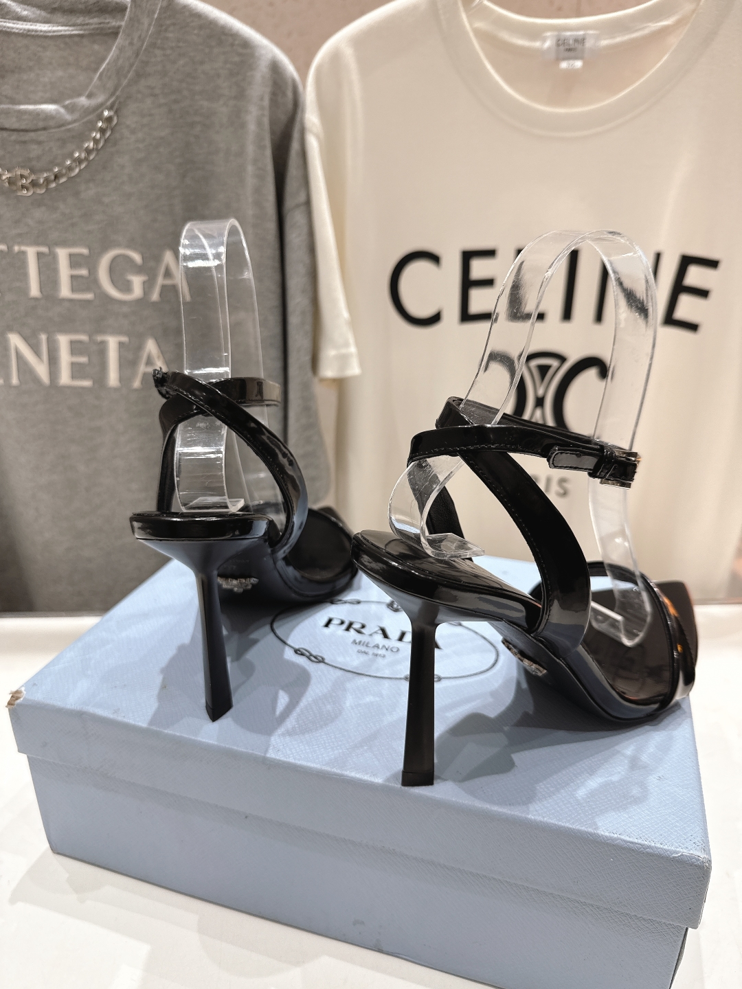 高版本出厂
 PRADA* 普拉达P家25ss春夏新品玛丽珍尖头高跟凉鞋
原版购入11开发，细节完美，上