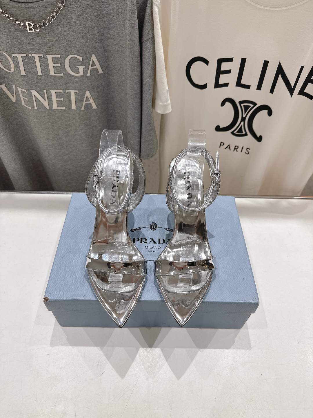 高版本出厂
 PRADA* 普拉达P家25ss春夏新品玛丽珍尖头高跟凉鞋
原版购入11开发，细节完美，上