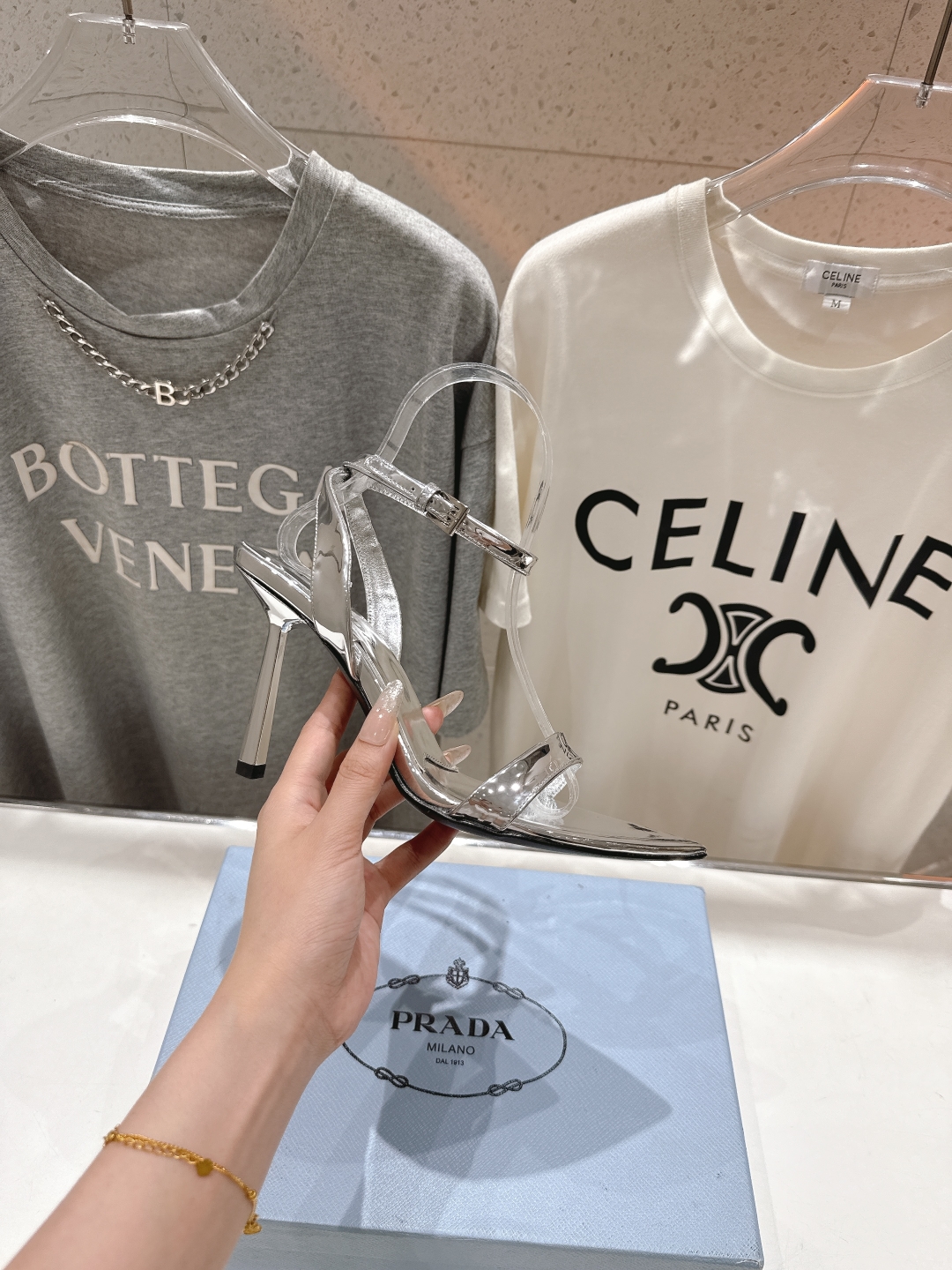 高版本出厂
 PRADA* 普拉达P家25ss春夏新品玛丽珍尖头高跟凉鞋
原版购入11开发，细节完美，上