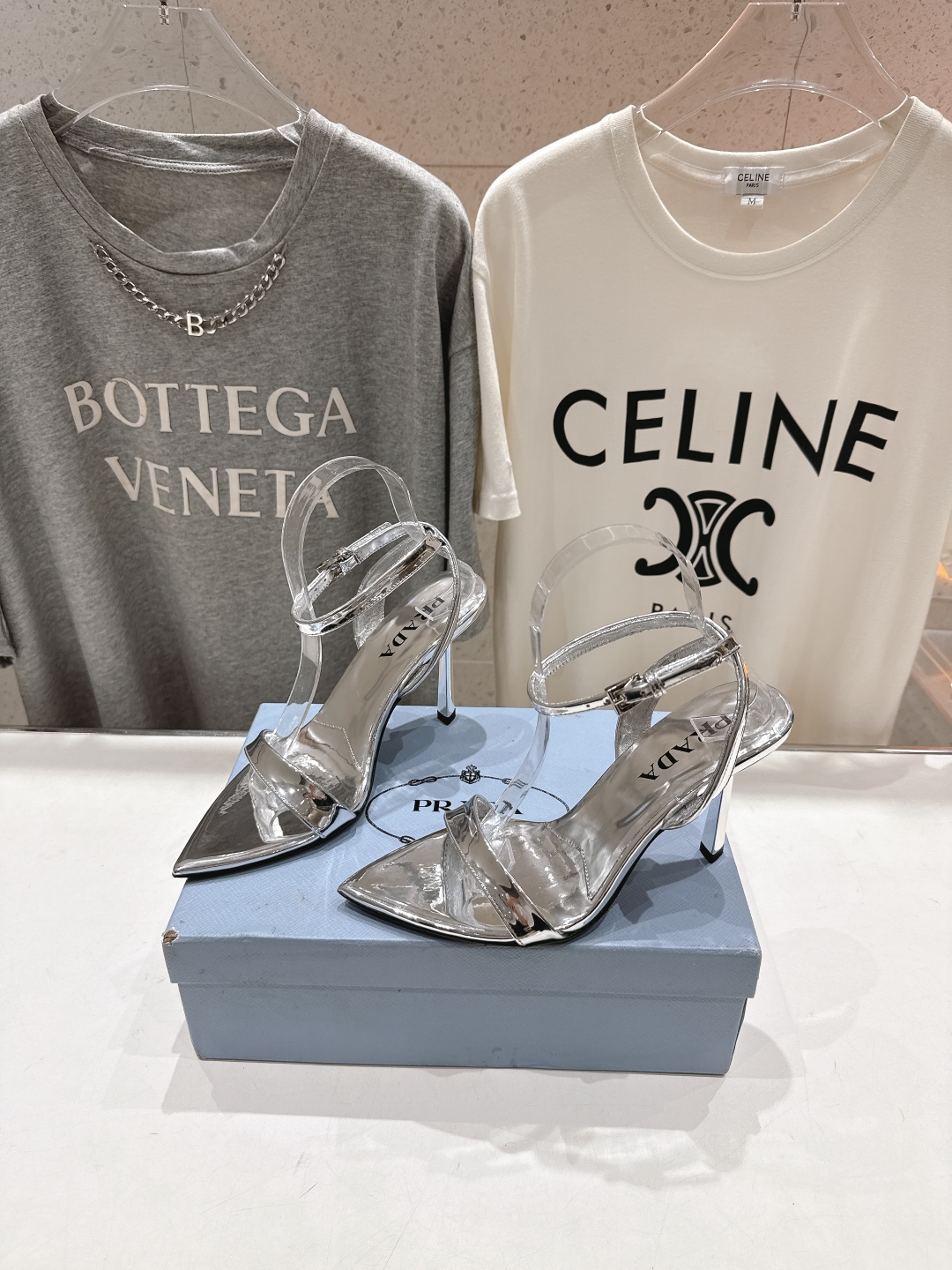 高版本出厂
 PRADA* 普拉达P家25ss春夏新品玛丽珍尖头高跟凉鞋
原版购入11开发，细节完美，上