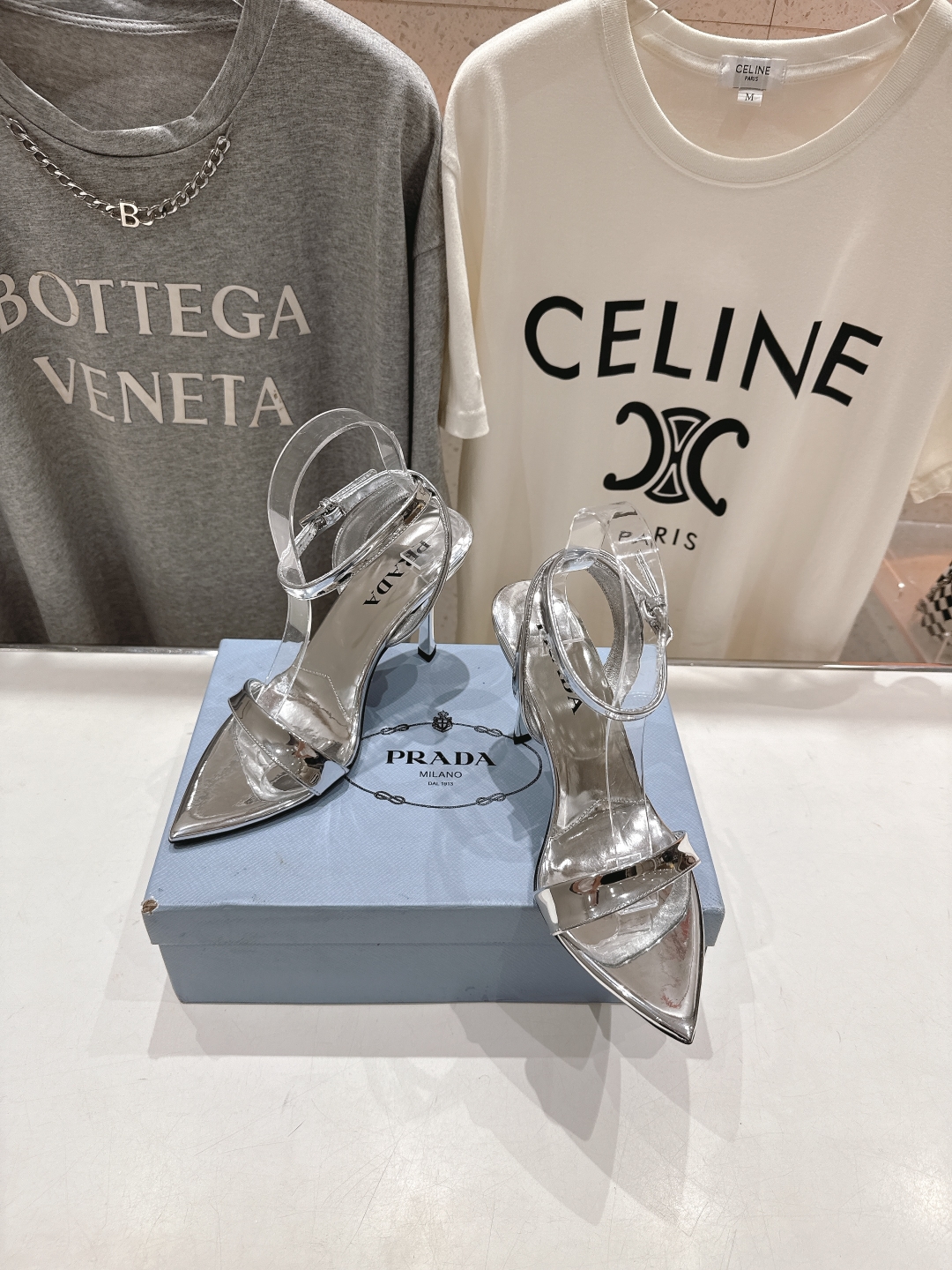高版本出厂
 PRADA* 普拉达P家25ss春夏新品玛丽珍尖头高跟凉鞋
原版购入11开发，细节完美，上