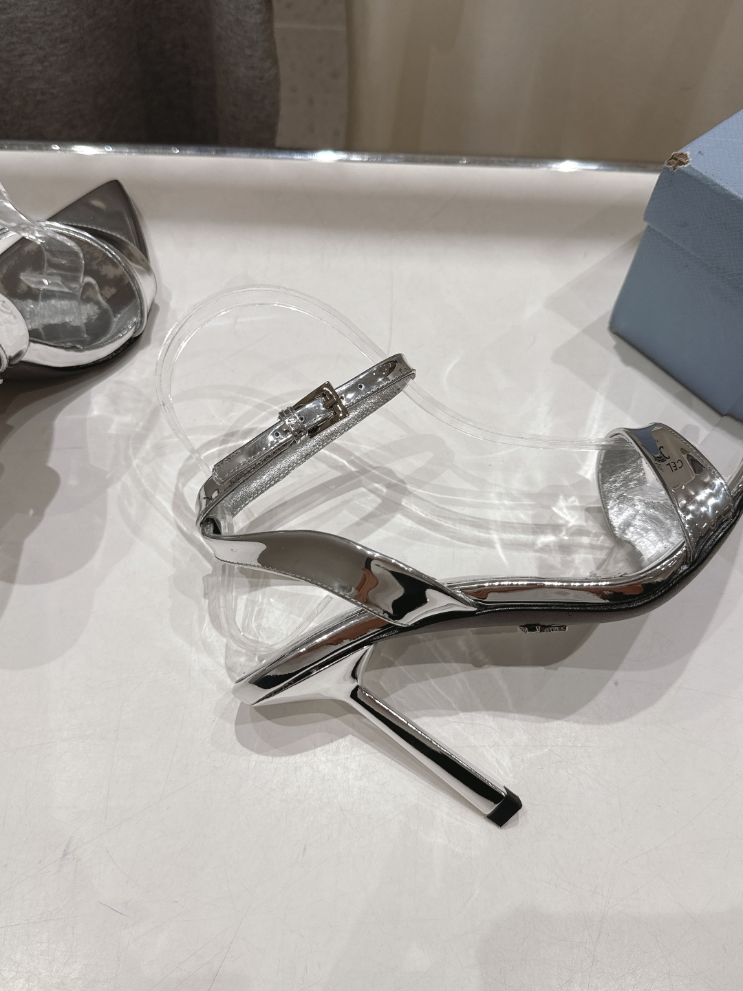高版本出厂
 PRADA* 普拉达P家25ss春夏新品玛丽珍尖头高跟凉鞋
原版购入11开发，细节完美，上