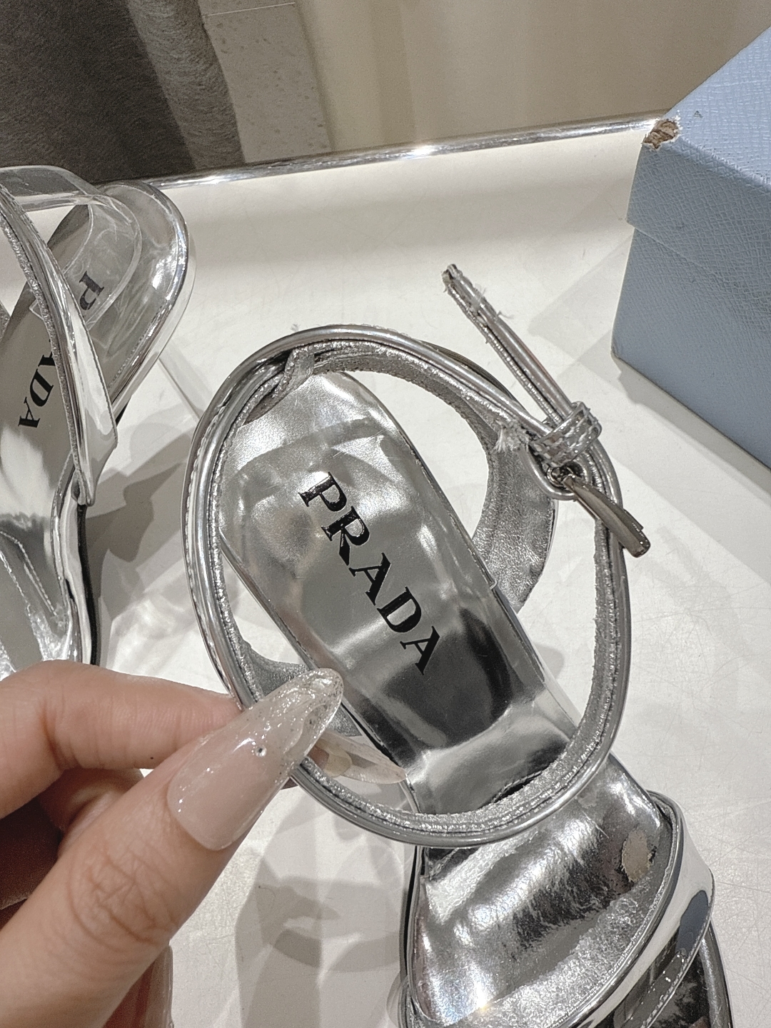 高版本出厂
 PRADA* 普拉达P家25ss春夏新品玛丽珍尖头高跟凉鞋
原版购入11开发，细节完美，上