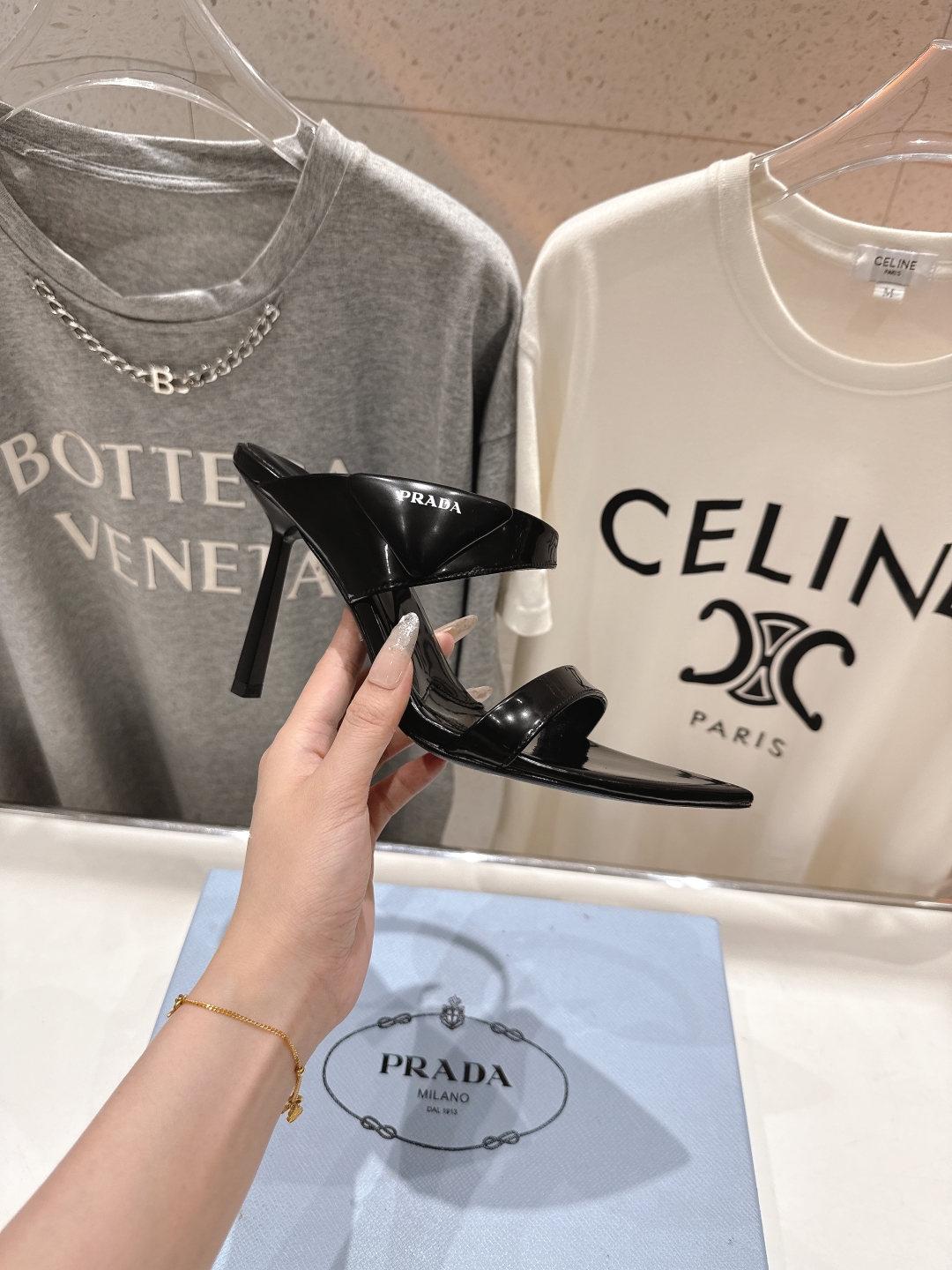 高版本出厂
 PRADA* 普拉达P家25ss春夏新品玛丽珍尖头高跟拖鞋凉鞋
原版购入11开发，细节完美