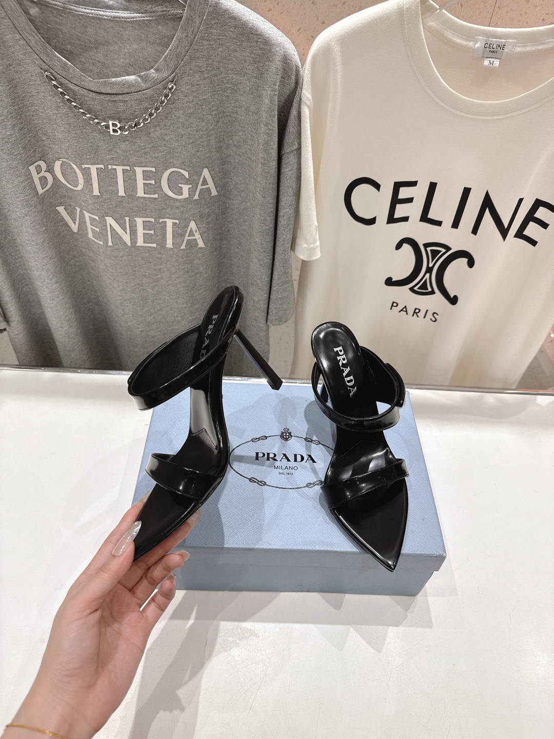 高版本出厂
 PRADA* 普拉达P家25ss春夏新品玛丽珍尖头高跟拖鞋凉鞋
原版购入11开发，细节完美