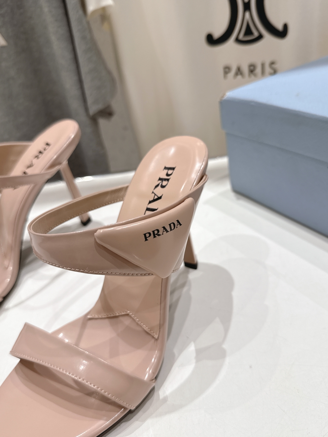 高版本出厂
 PRADA* 普拉达P家25ss春夏新品玛丽珍尖头高跟拖鞋凉鞋
原版购入11开发，细节完美