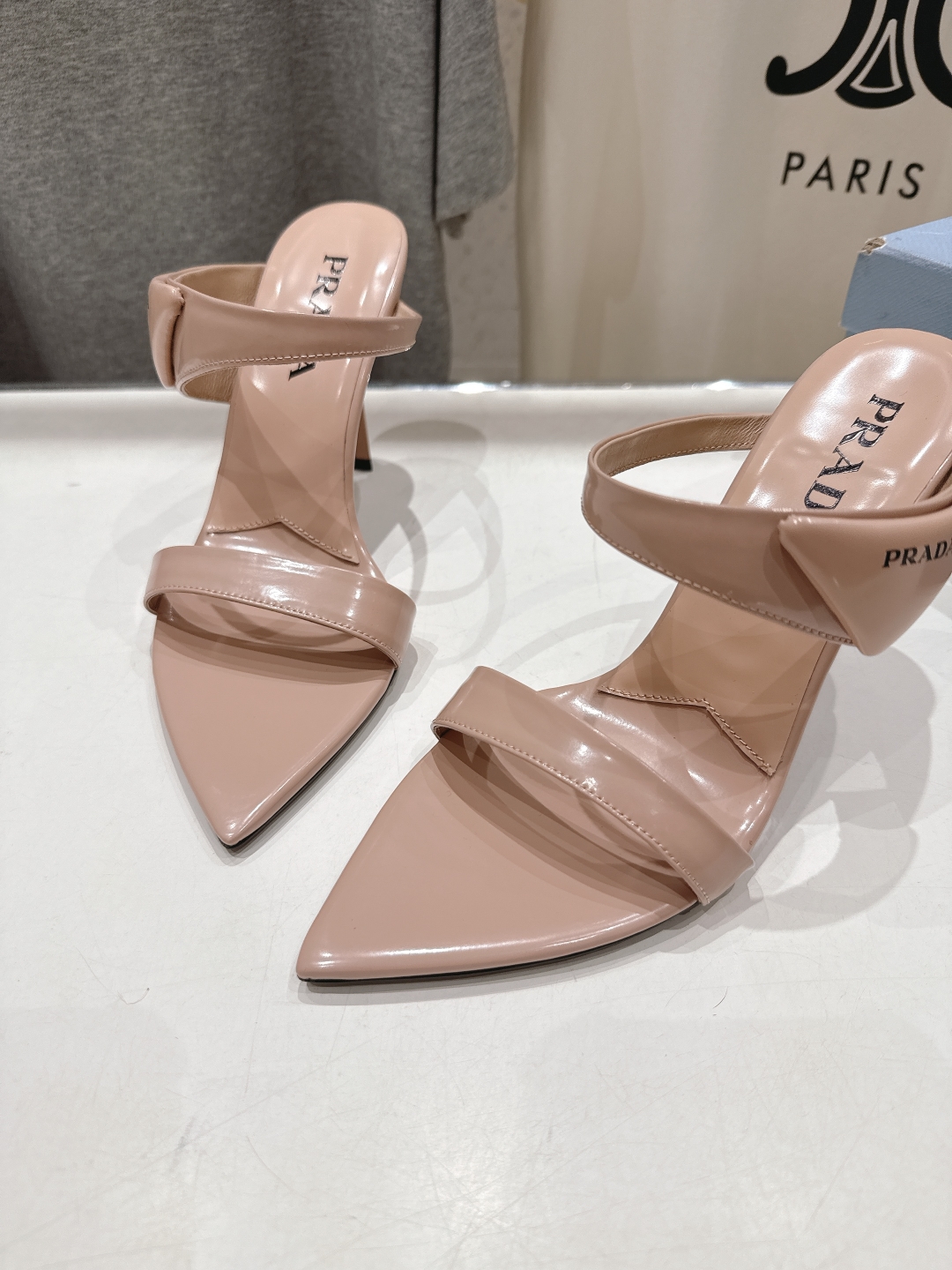 高版本出厂
 PRADA* 普拉达P家25ss春夏新品玛丽珍尖头高跟拖鞋凉鞋
原版购入11开发，细节完美