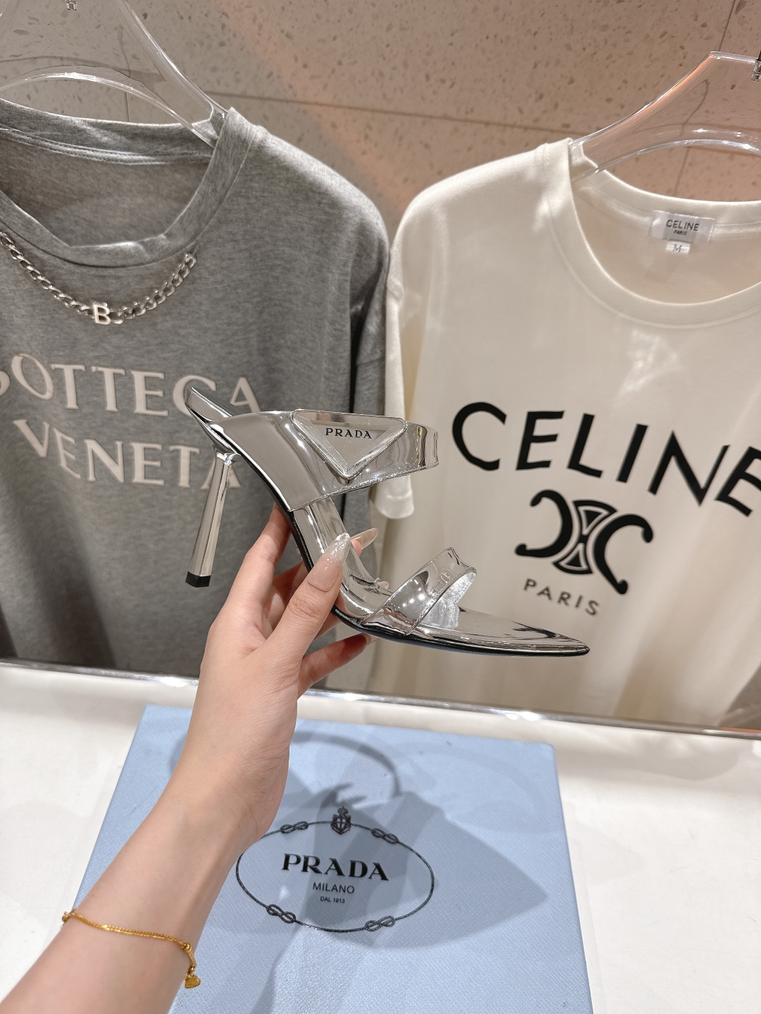 高版本出厂
 PRADA* 普拉达P家25ss春夏新品玛丽珍尖头高跟拖鞋凉鞋
原版购入11开发，细节完美