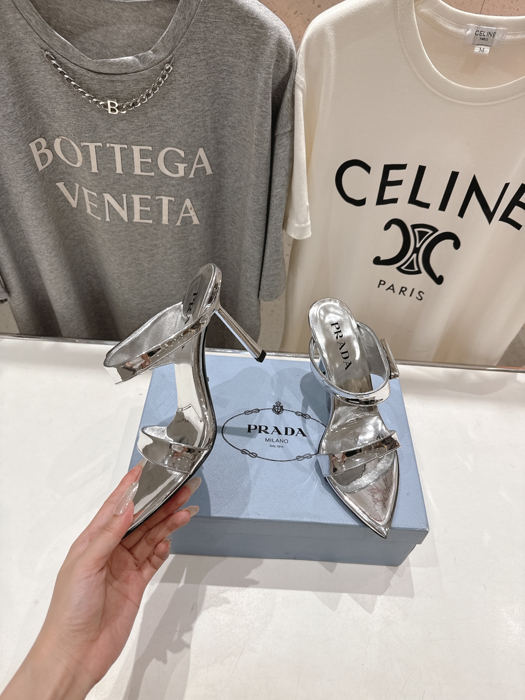 高版本出厂
 PRADA* 普拉达P家25ss春夏新品玛丽珍尖头高跟拖鞋凉鞋
原版购入11开发，细节完美