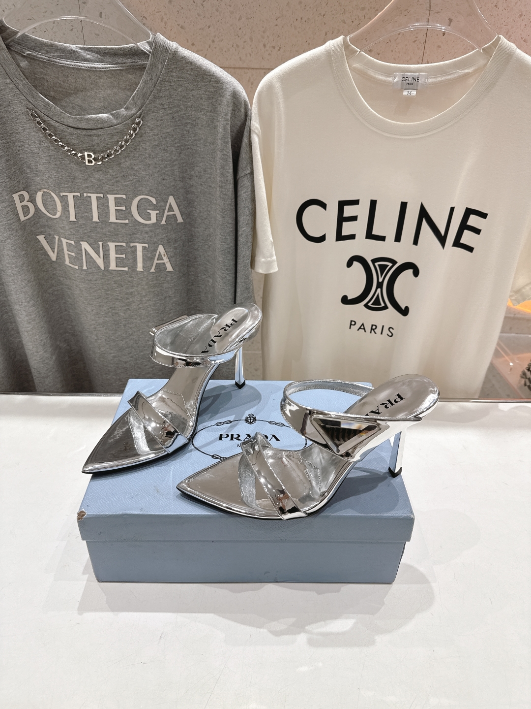 高版本出厂
 PRADA* 普拉达P家25ss春夏新品玛丽珍尖头高跟拖鞋凉鞋
原版购入11开发，细节完美
