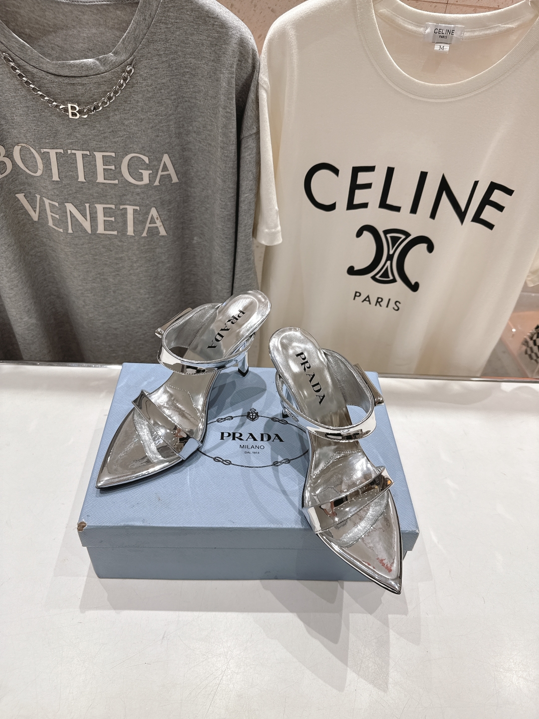 高版本出厂
 PRADA* 普拉达P家25ss春夏新品玛丽珍尖头高跟拖鞋凉鞋
原版购入11开发，细节完美