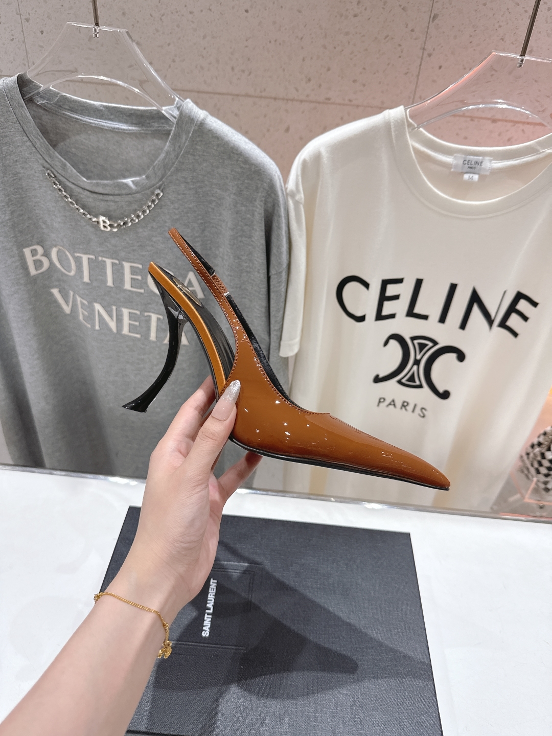 高版本出厂
「SAINT LAUREN*」圣罗兰ysl 25/春夏全新走秀高跟鞋·全新鞋型配上圣罗兰标志