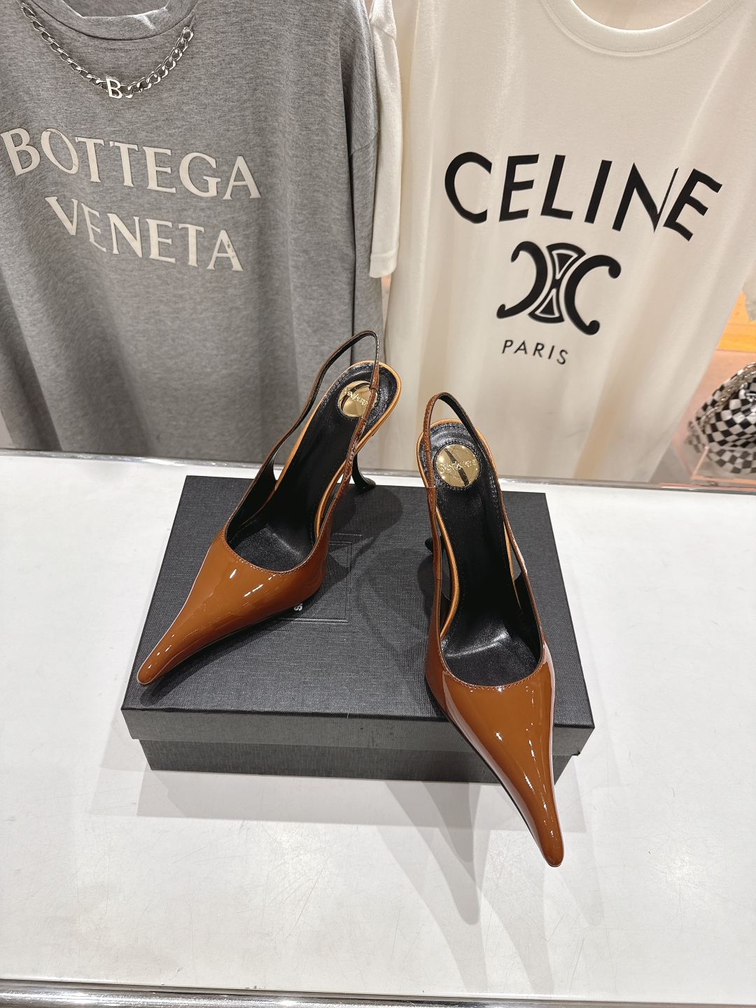 高版本出厂
「SAINT LAUREN*」圣罗兰ysl 25/春夏全新走秀高跟鞋·全新鞋型配上圣罗兰标志