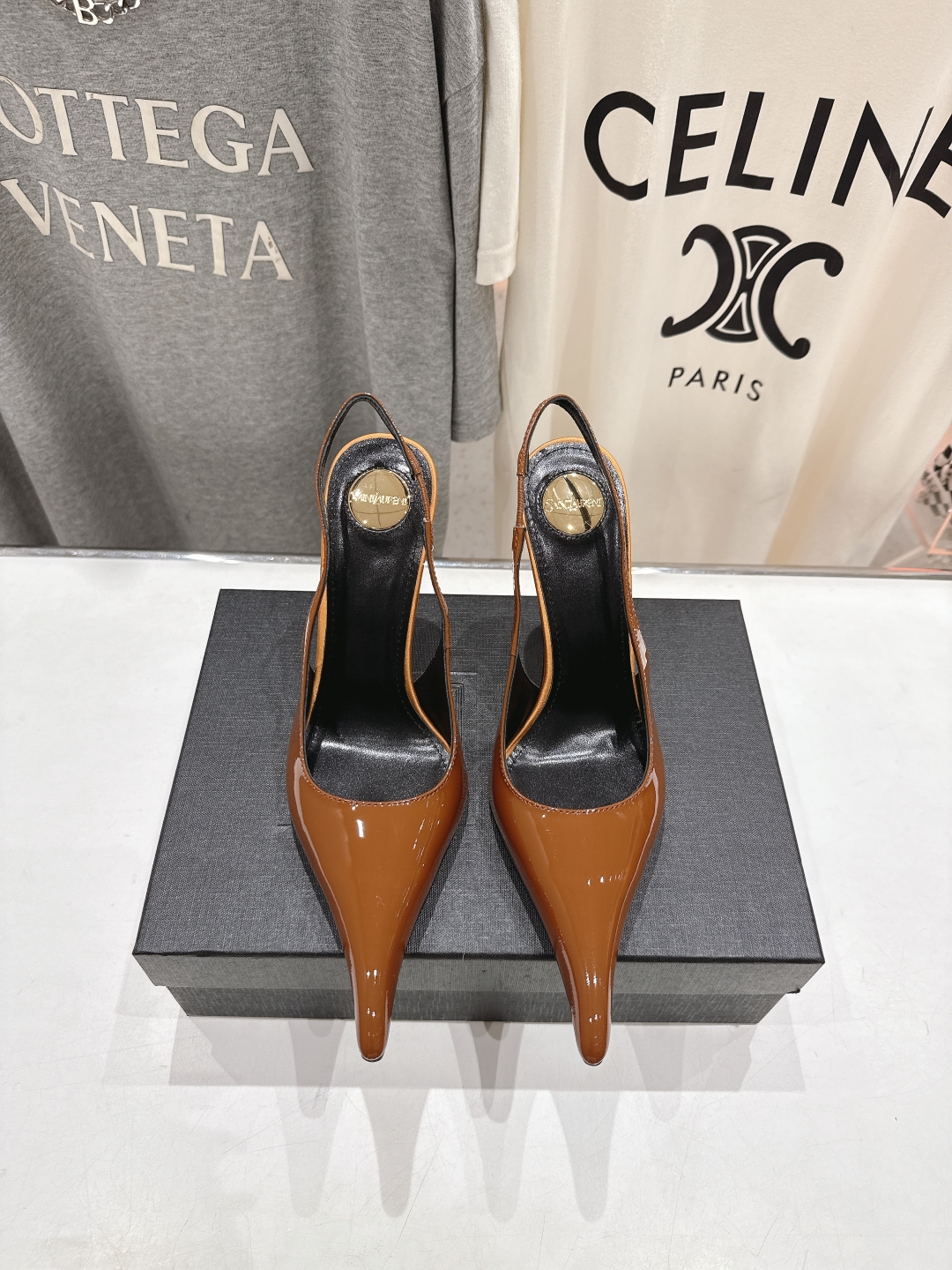 高版本出厂
「SAINT LAUREN*」圣罗兰ysl 25/春夏全新走秀高跟鞋·全新鞋型配上圣罗兰标志