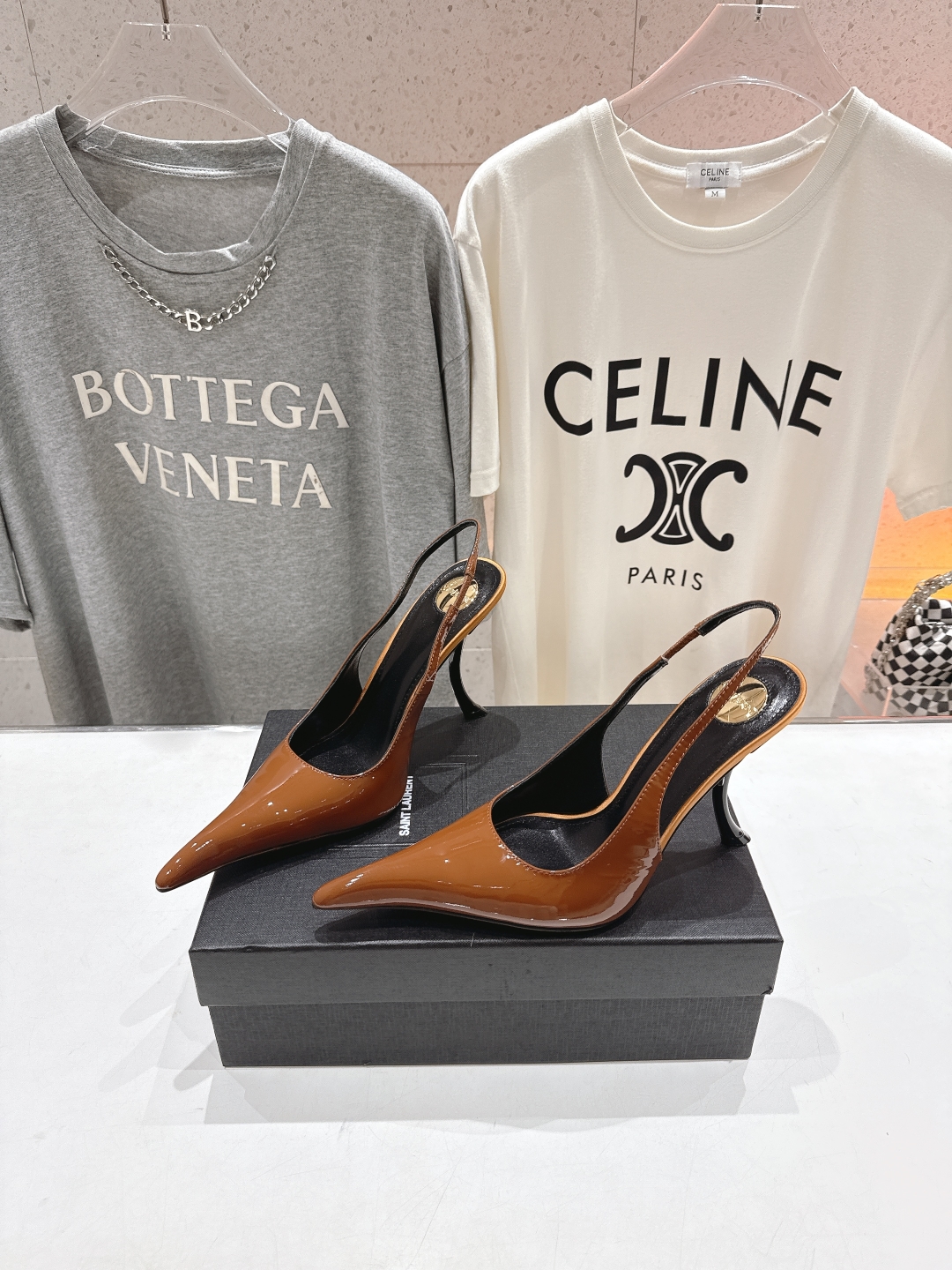 高版本出厂
「SAINT LAUREN*」圣罗兰ysl 25/春夏全新走秀高跟鞋·全新鞋型配上圣罗兰标志