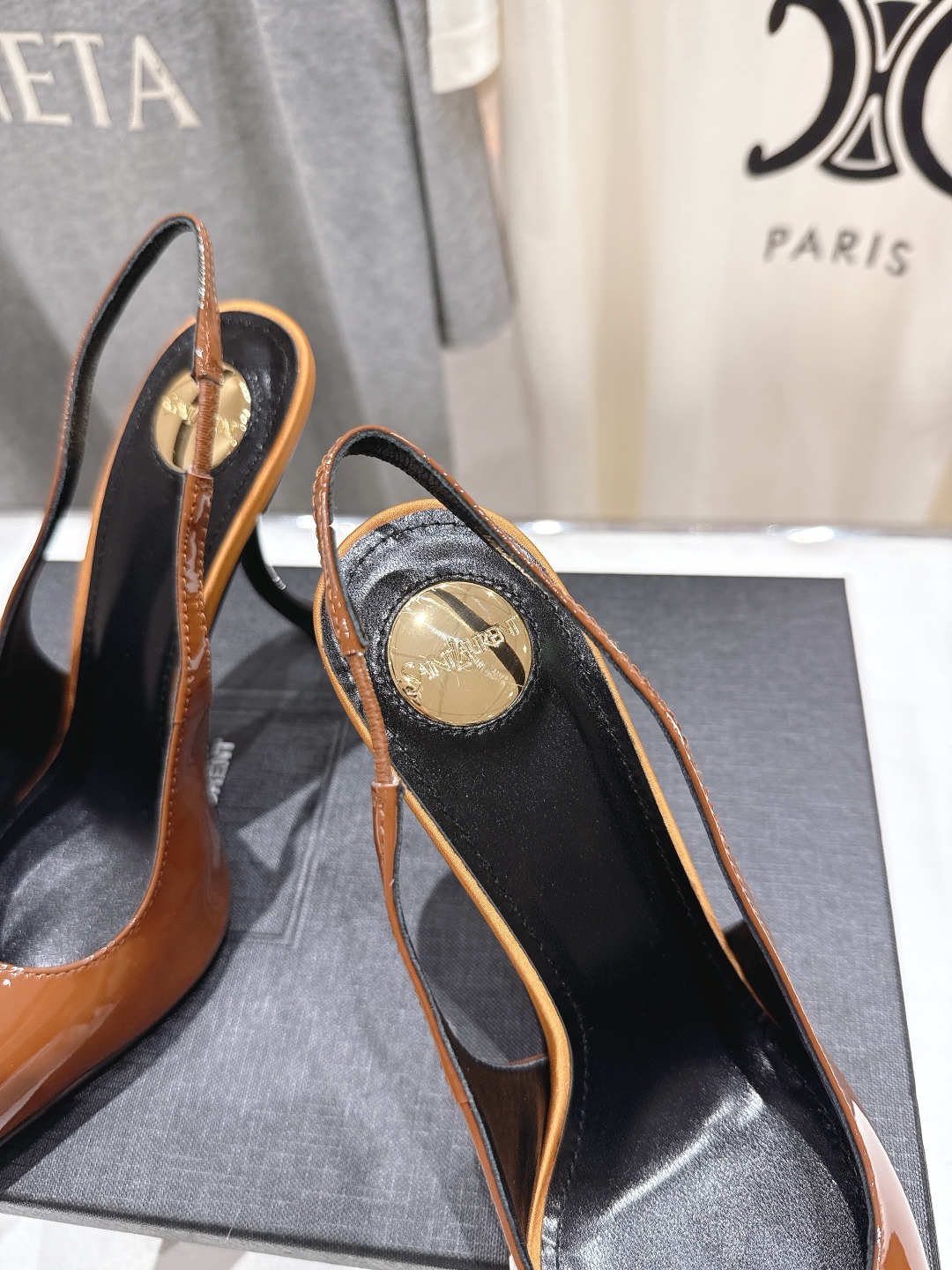 高版本出厂
「SAINT LAUREN*」圣罗兰ysl 25/春夏全新走秀高跟鞋·全新鞋型配上圣罗兰标志