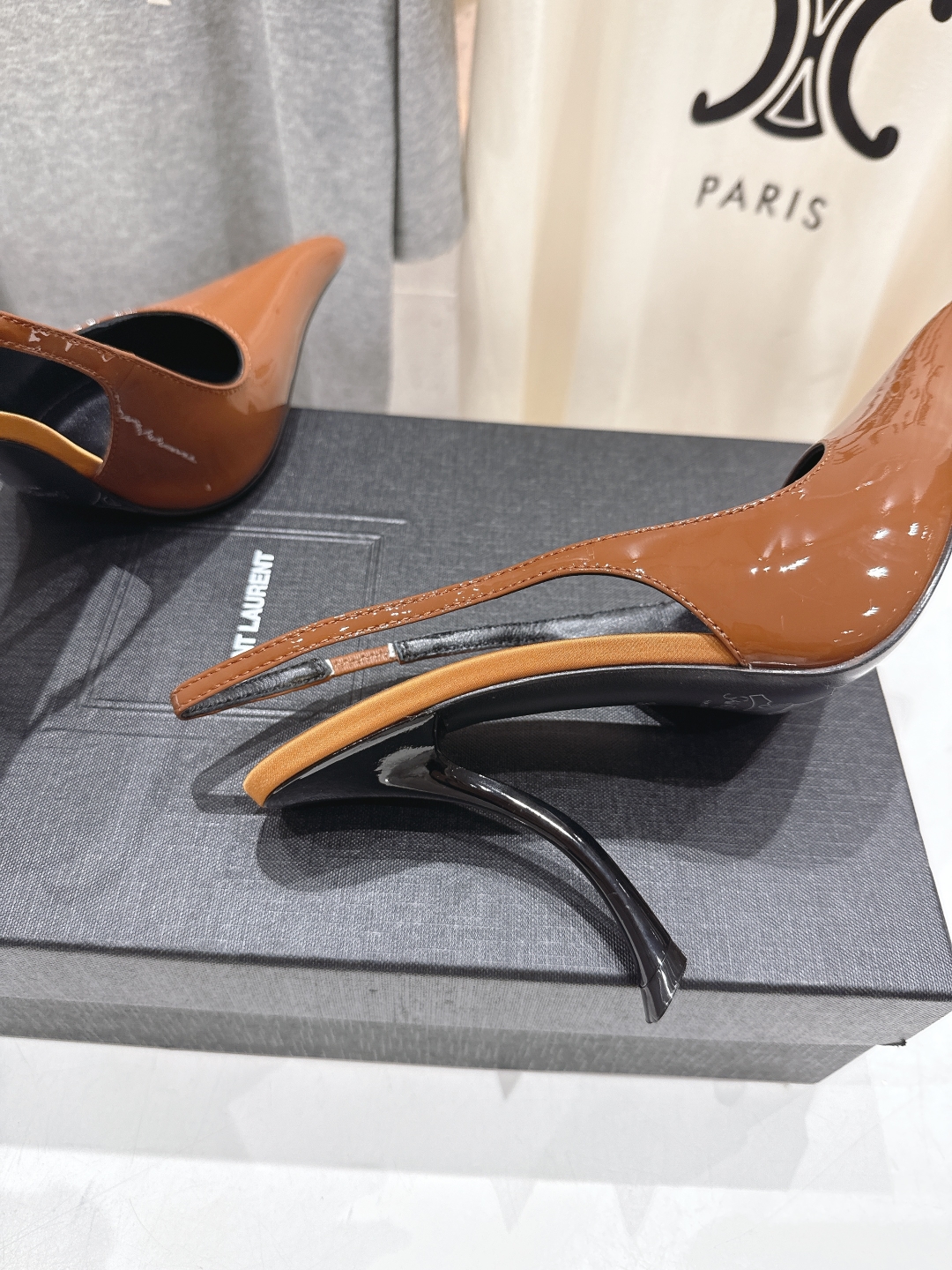 高版本出厂
「SAINT LAUREN*」圣罗兰ysl 25/春夏全新走秀高跟鞋·全新鞋型配上圣罗兰标志
