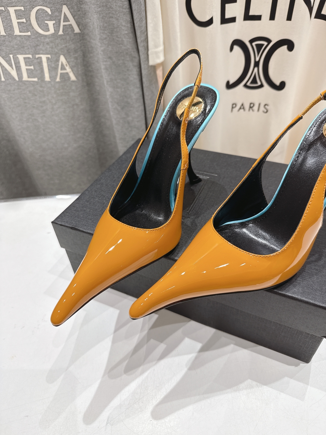 高版本出厂
「SAINT LAUREN*」圣罗兰ysl 25/春夏全新走秀高跟鞋·全新鞋型配上圣罗兰标志