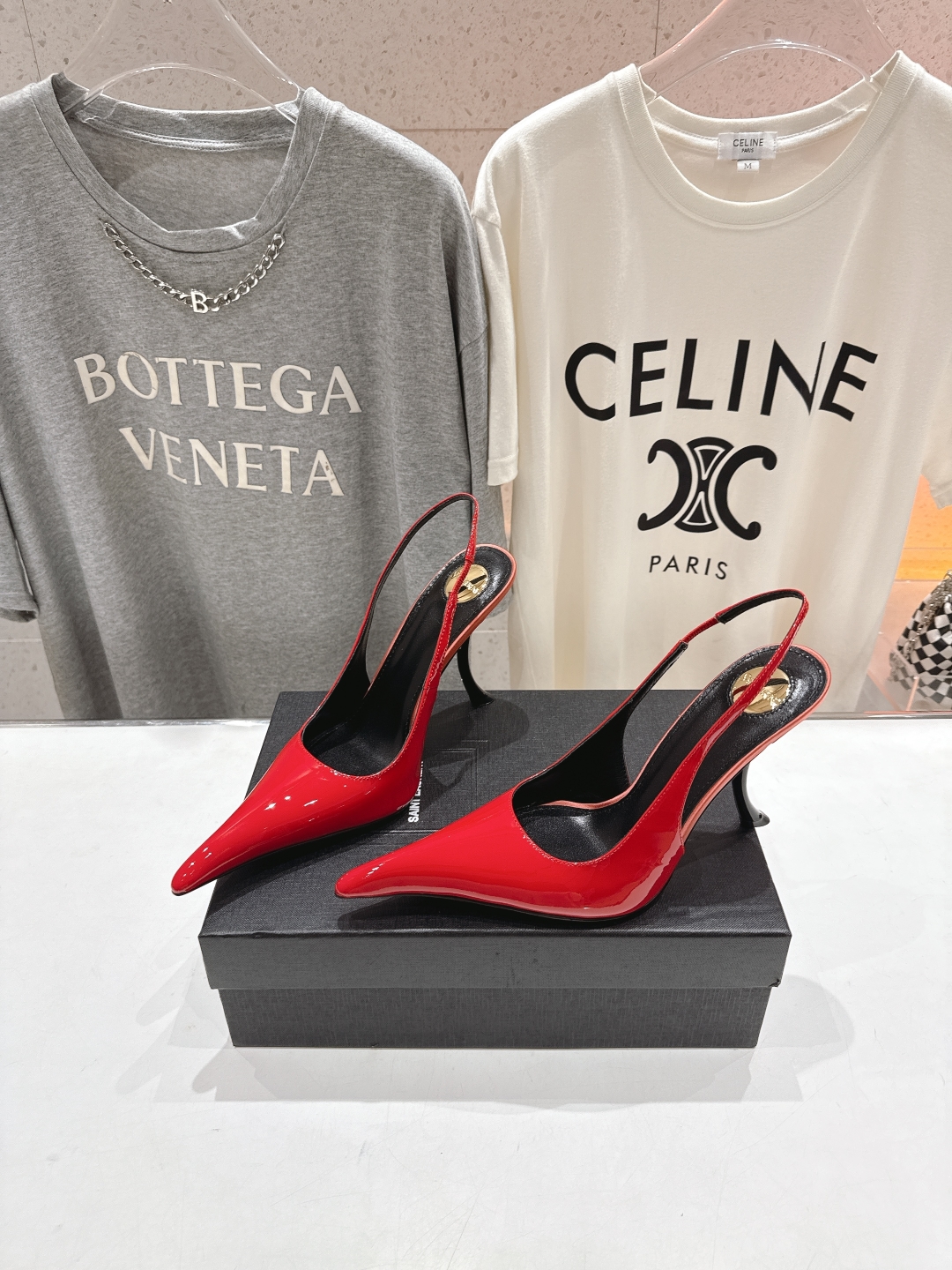 高版本出厂
「SAINT LAUREN*」圣罗兰ysl 25/春夏全新走秀高跟鞋·全新鞋型配上圣罗兰标志