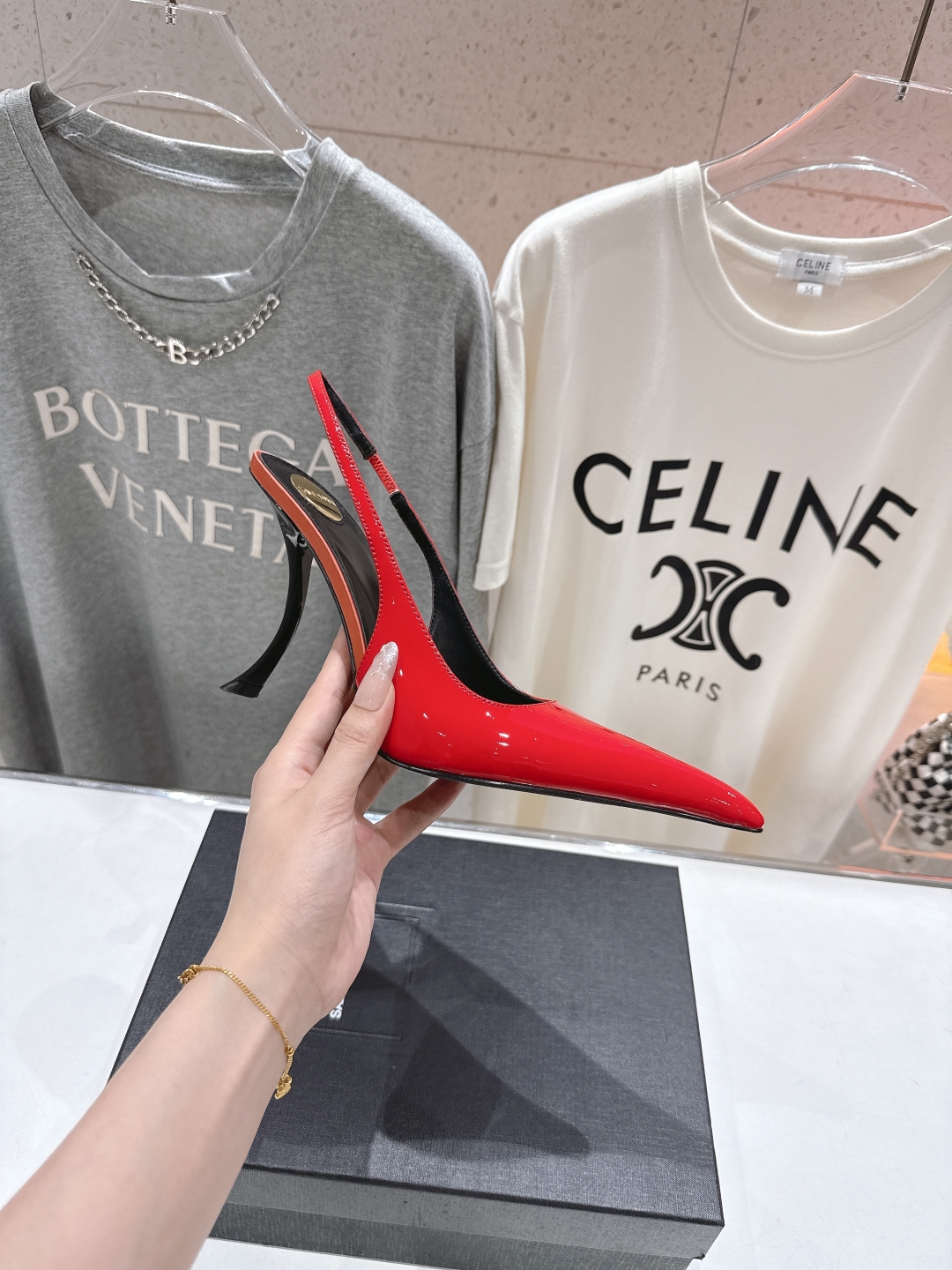 高版本出厂
「SAINT LAUREN*」圣罗兰ysl 25/春夏全新走秀高跟鞋·全新鞋型配上圣罗兰标志