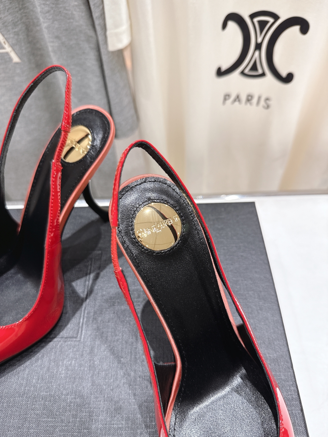 高版本出厂
「SAINT LAUREN*」圣罗兰ysl 25/春夏全新走秀高跟鞋·全新鞋型配上圣罗兰标志