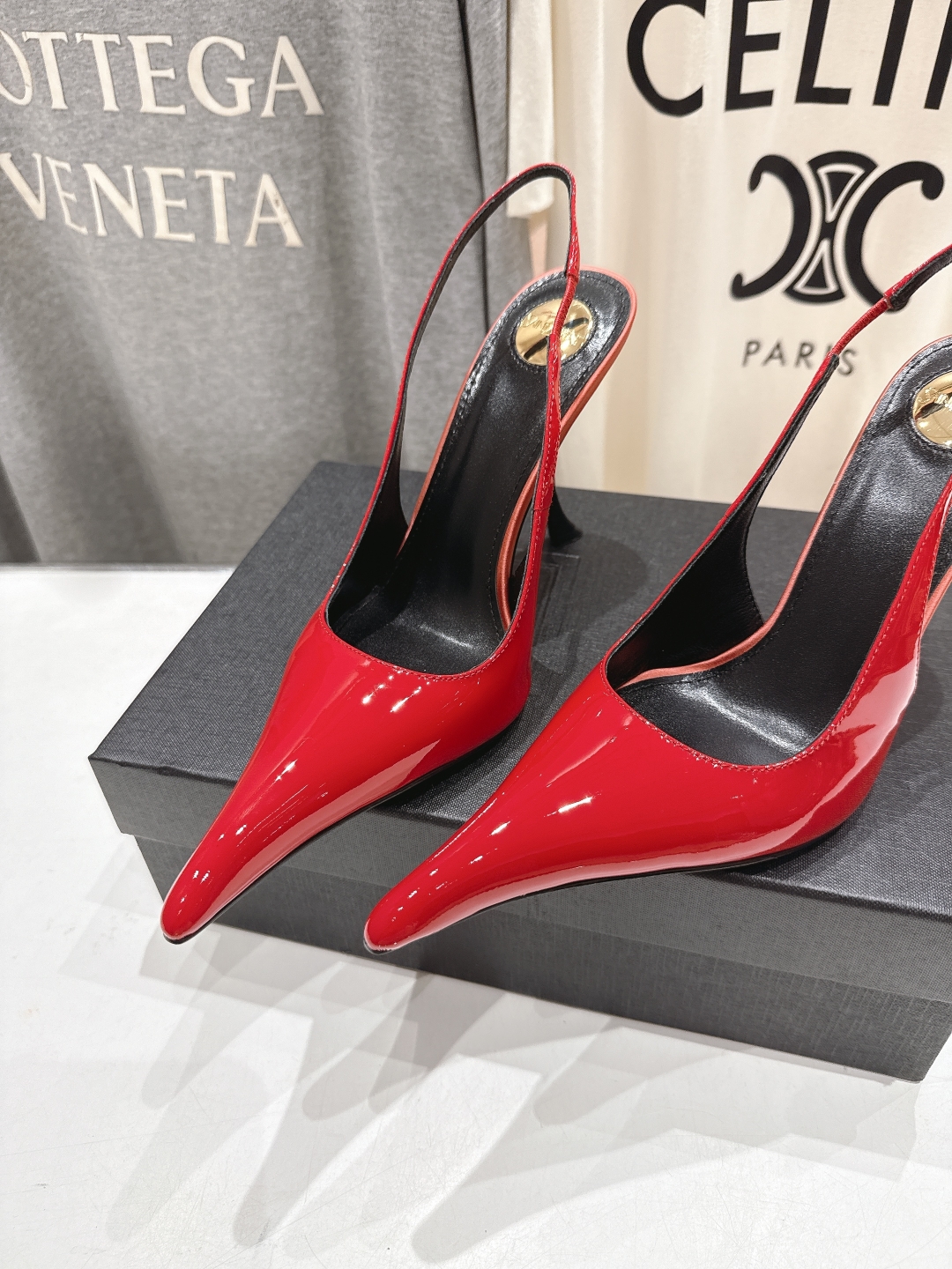 高版本出厂
「SAINT LAUREN*」圣罗兰ysl 25/春夏全新走秀高跟鞋·全新鞋型配上圣罗兰标志