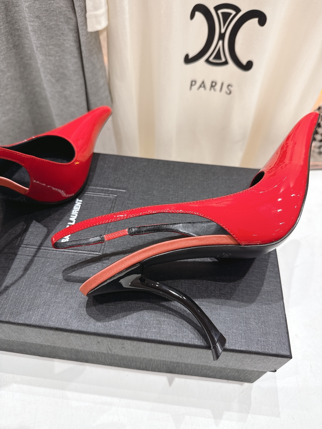 高版本出厂
「SAINT LAUREN*」圣罗兰ysl 25/春夏全新走秀高跟鞋·全新鞋型配上圣罗兰标志
