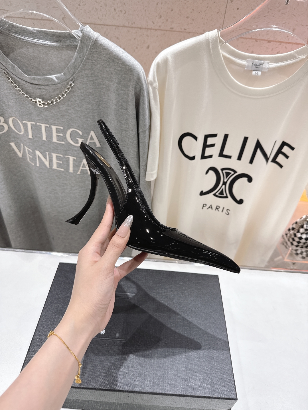 高版本出厂
「SAINT LAUREN*」圣罗兰ysl 25/春夏全新走秀高跟鞋·全新鞋型配上圣罗兰标志