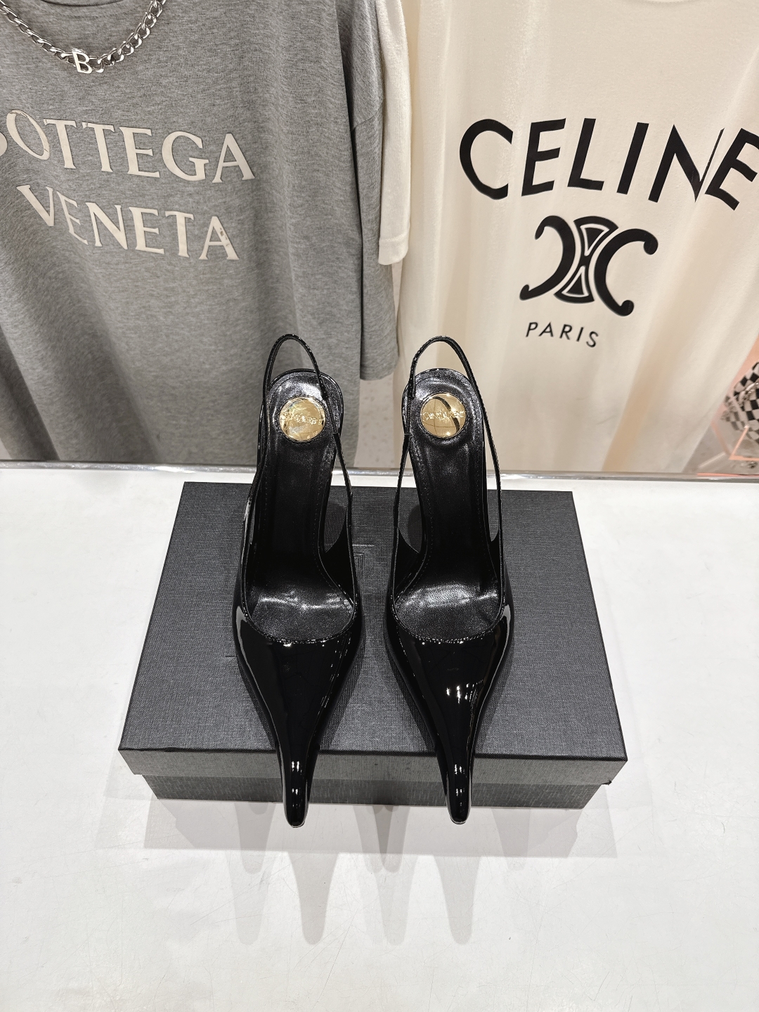 高版本出厂
「SAINT LAUREN*」圣罗兰ysl 25/春夏全新走秀高跟鞋·全新鞋型配上圣罗兰标志