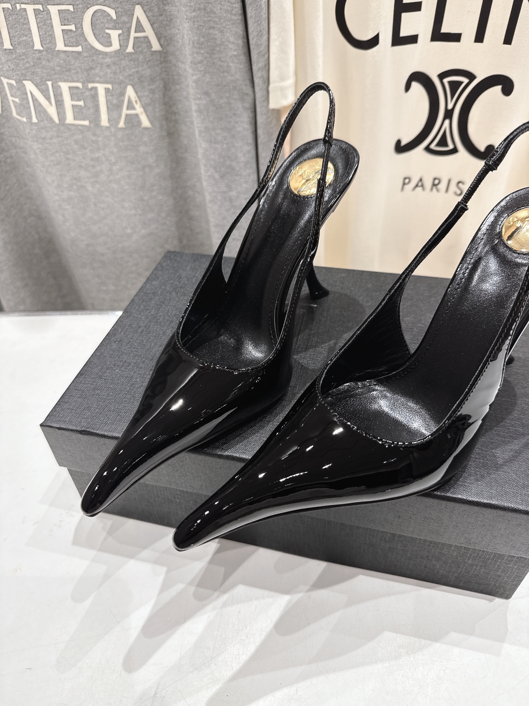 高版本出厂
「SAINT LAUREN*」圣罗兰ysl 25/春夏全新走秀高跟鞋·全新鞋型配上圣罗兰标志