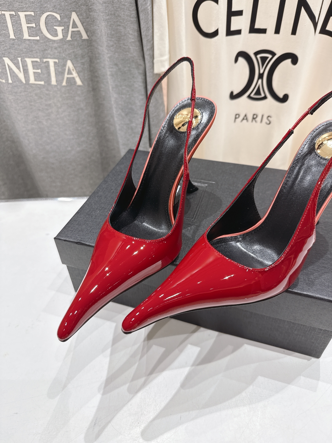 高版本出厂
「SAINT LAUREN*」圣罗兰ysl 25/春夏全新走秀高跟鞋·全新鞋型配上圣罗兰标志