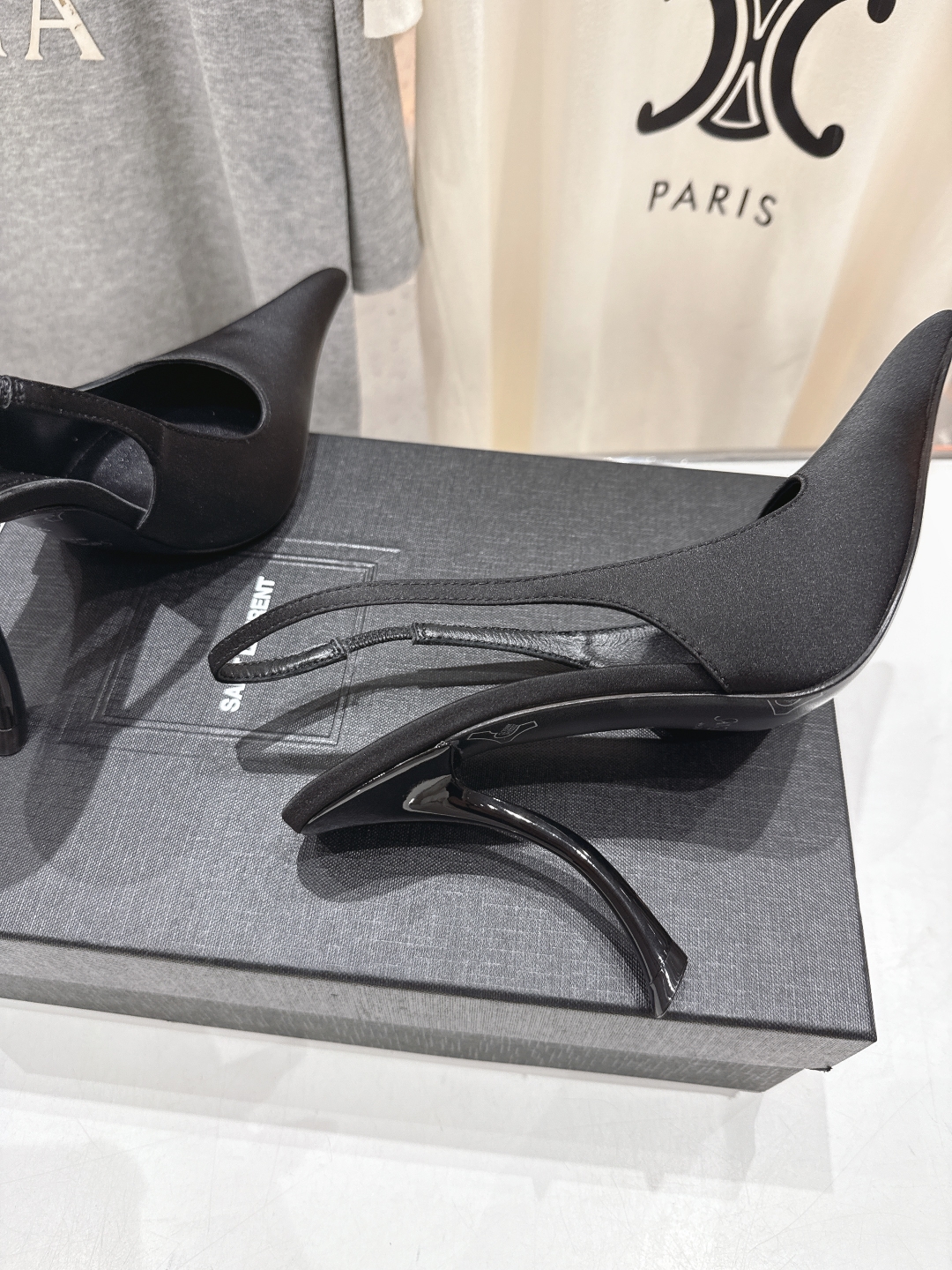 高版本出厂
「SAINT LAUREN*」圣罗兰ysl 25/春夏全新走秀高跟鞋·全新鞋型配上圣罗兰标志