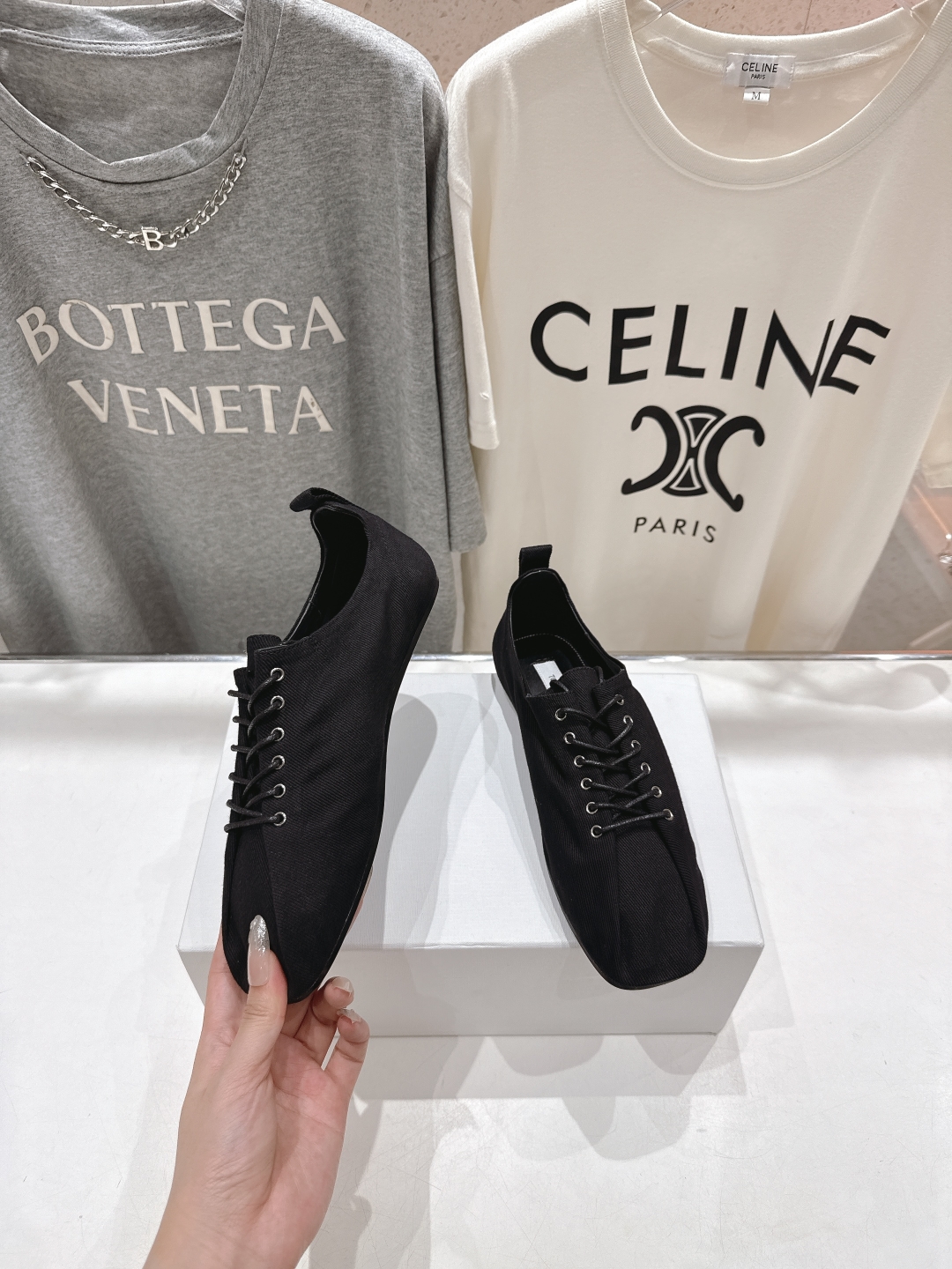 高版本出厂
 小众潮物❤️Toteme 2025ss新款单鞋！正品购入打版开发.#.版型绝美～
不挑任何