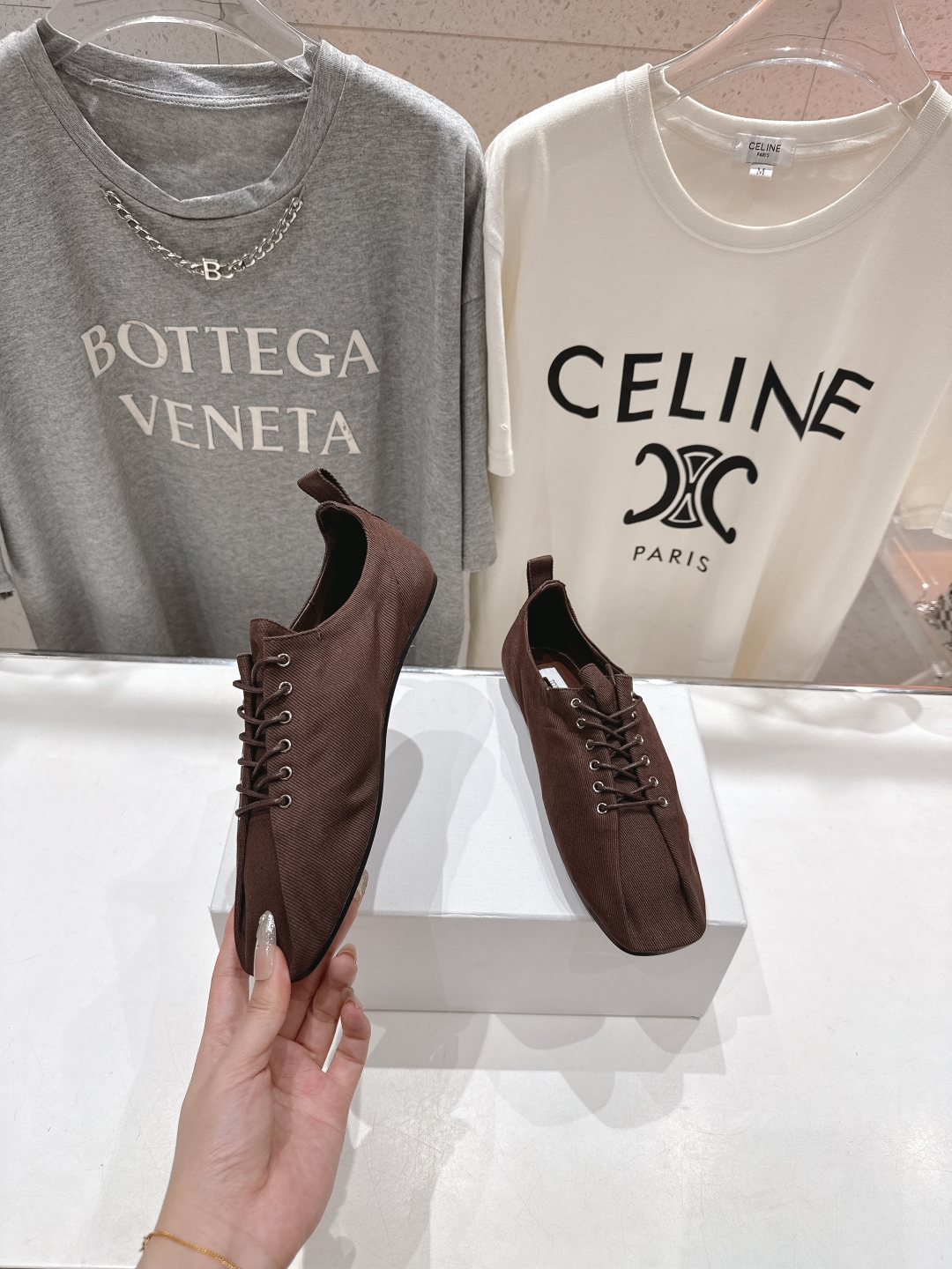 高版本出厂
 小众潮物❤️Toteme 2025ss新款单鞋！正品购入打版开发.#.版型绝美～
不挑任何