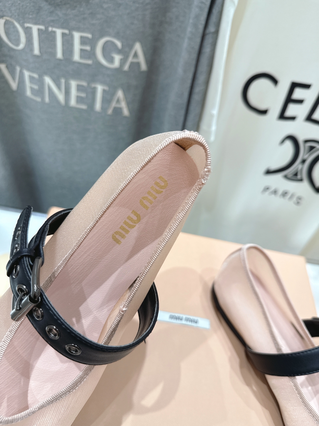 高版本出厂 
  MiuMiu/缪缪25ss新款一脚蹬懒人鞋玛丽珍网面芭蕾舞鞋·平底单鞋
官方春夏走秀新
