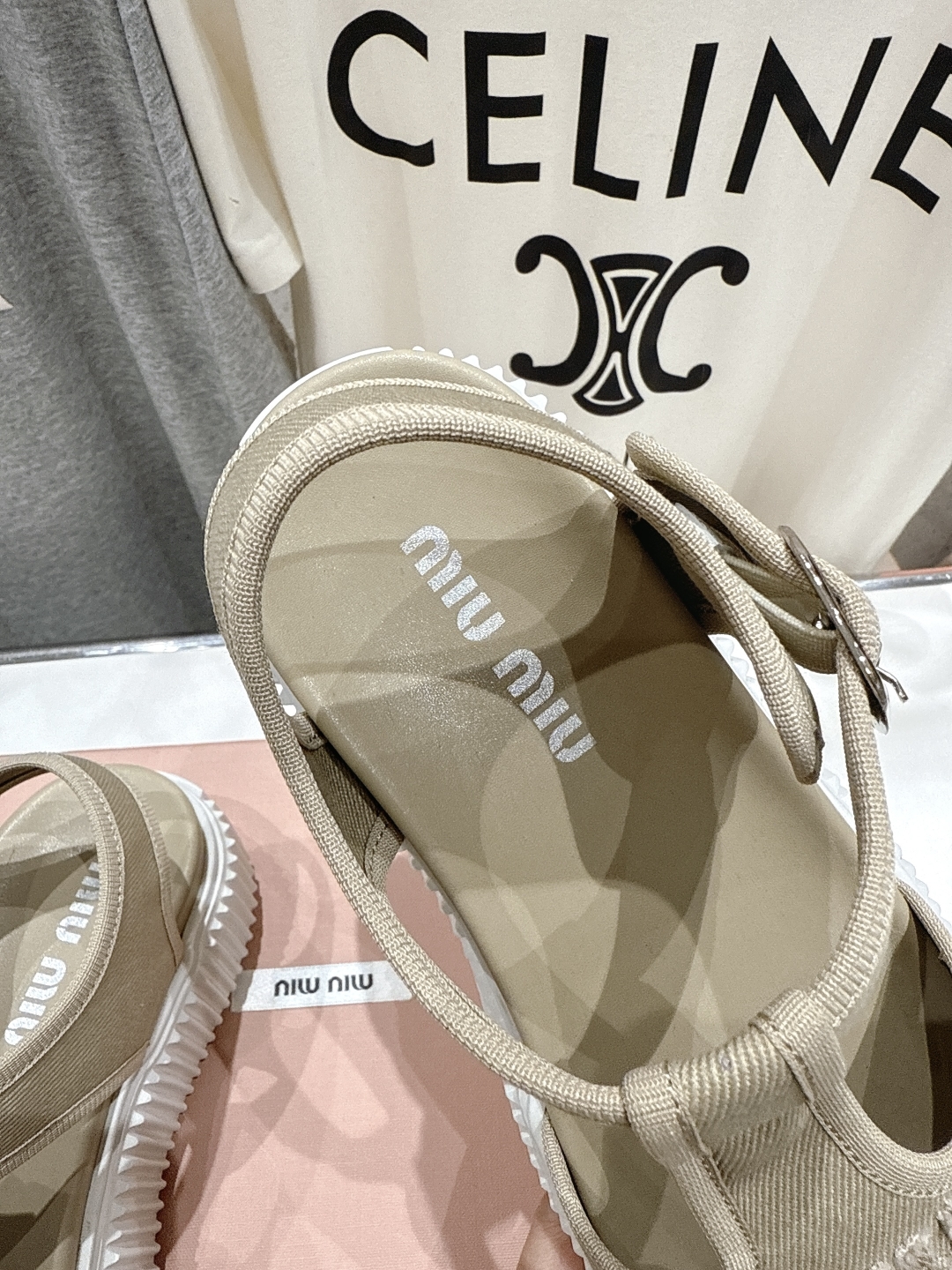高版本出厂
  MiuMiu*繆繆25ss new arrival～miu家2025ss走秀款帆布鞋厚底
