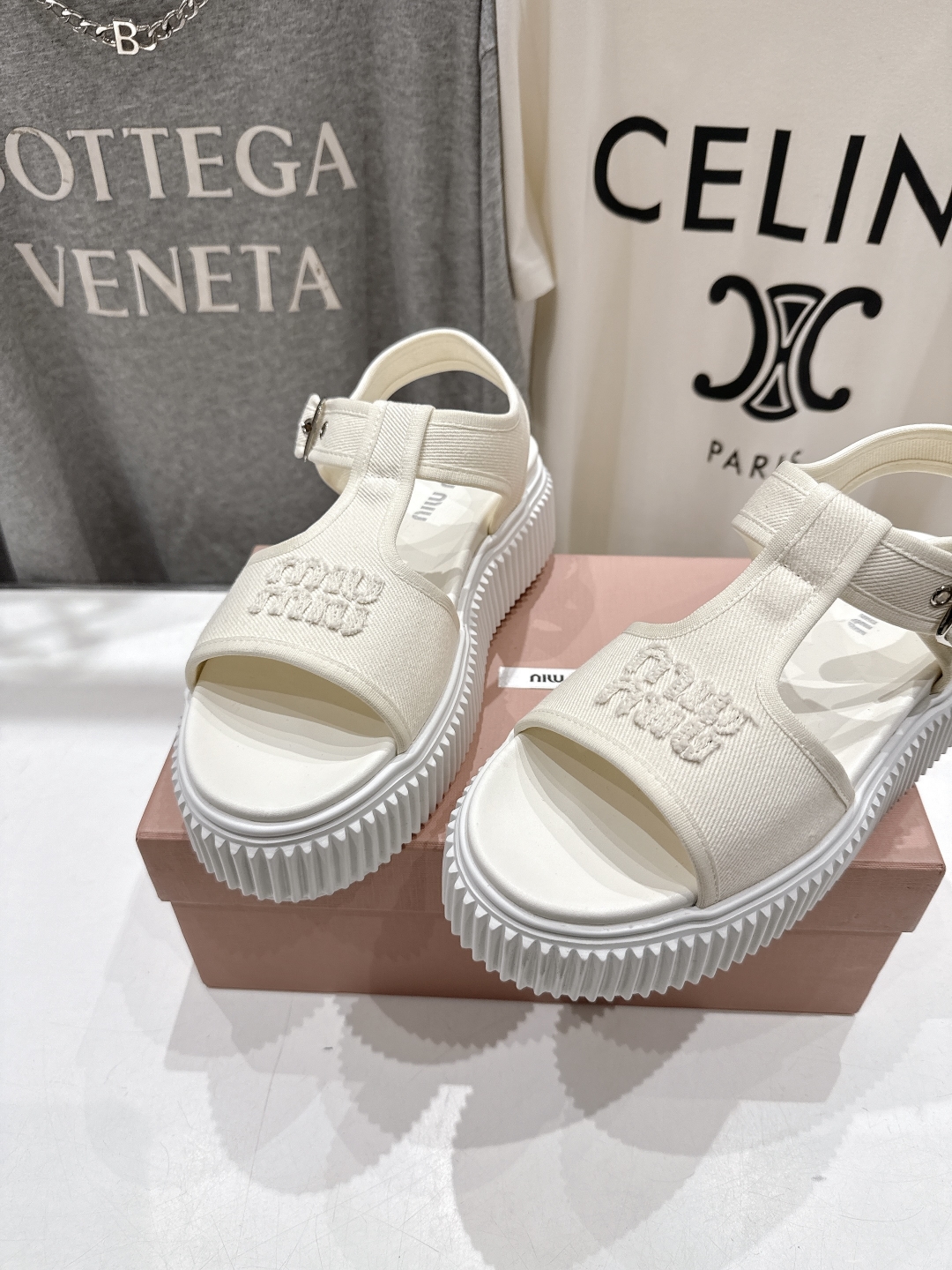 高版本出厂
  MiuMiu*繆繆25ss new arrival～miu家2025ss走秀款帆布鞋厚底