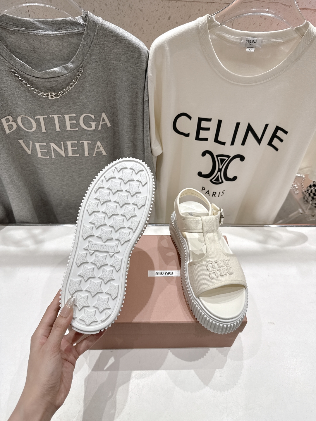 高版本出厂
  MiuMiu*繆繆25ss new arrival～miu家2025ss走秀款帆布鞋厚底