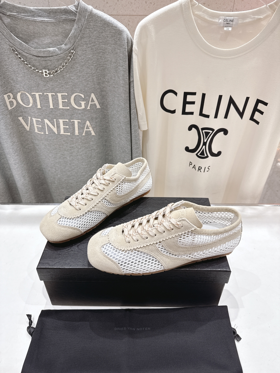 高版本出厂 网面
 Dries Van Noten 情侣款#DVN德训鞋阿甘鞋复古休闲鞋，最近的爆款
很